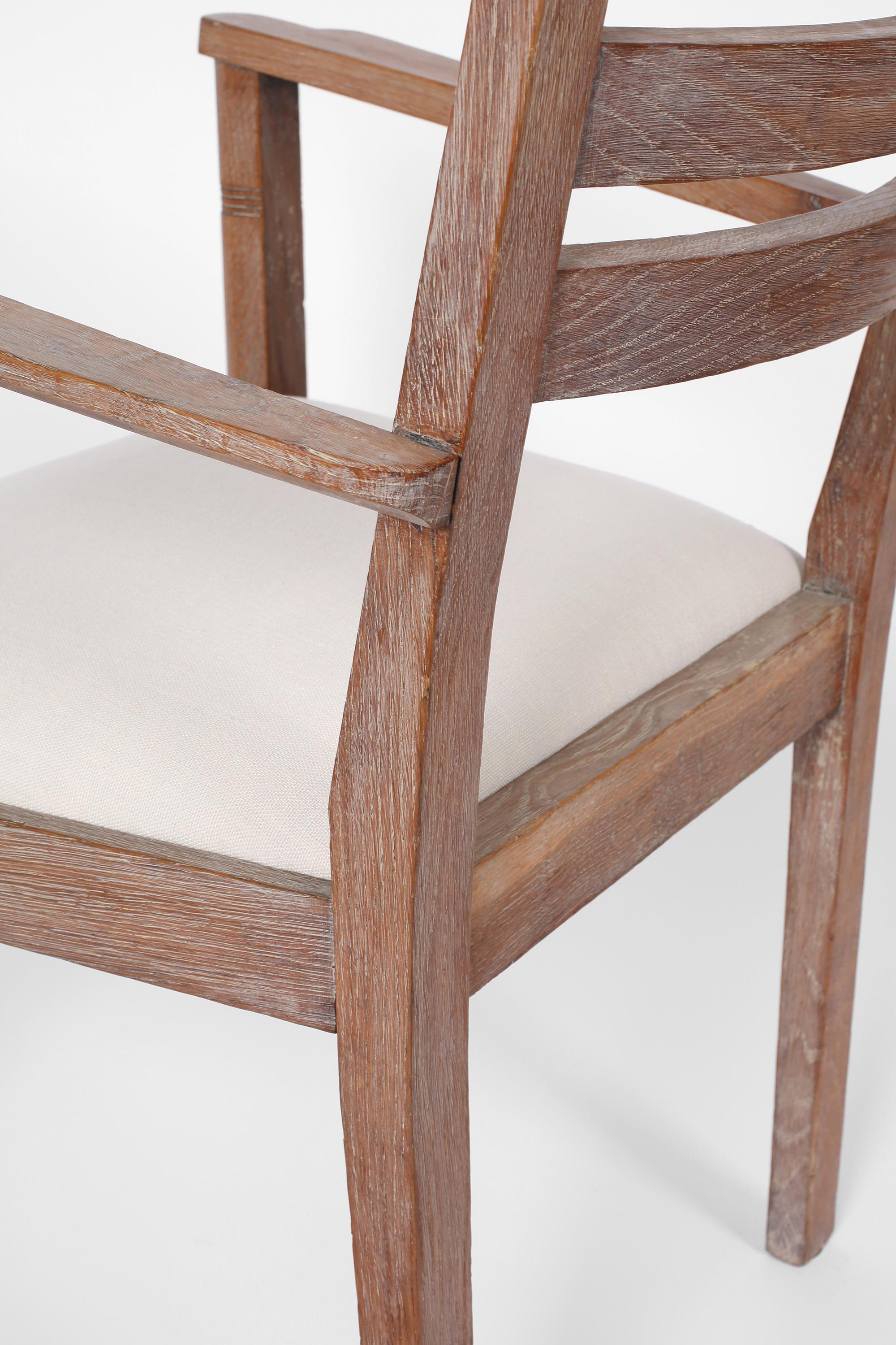 Paire de fauteuils Art Déco français en chêne chauffé et lin, vers les années 1930 en vente 1