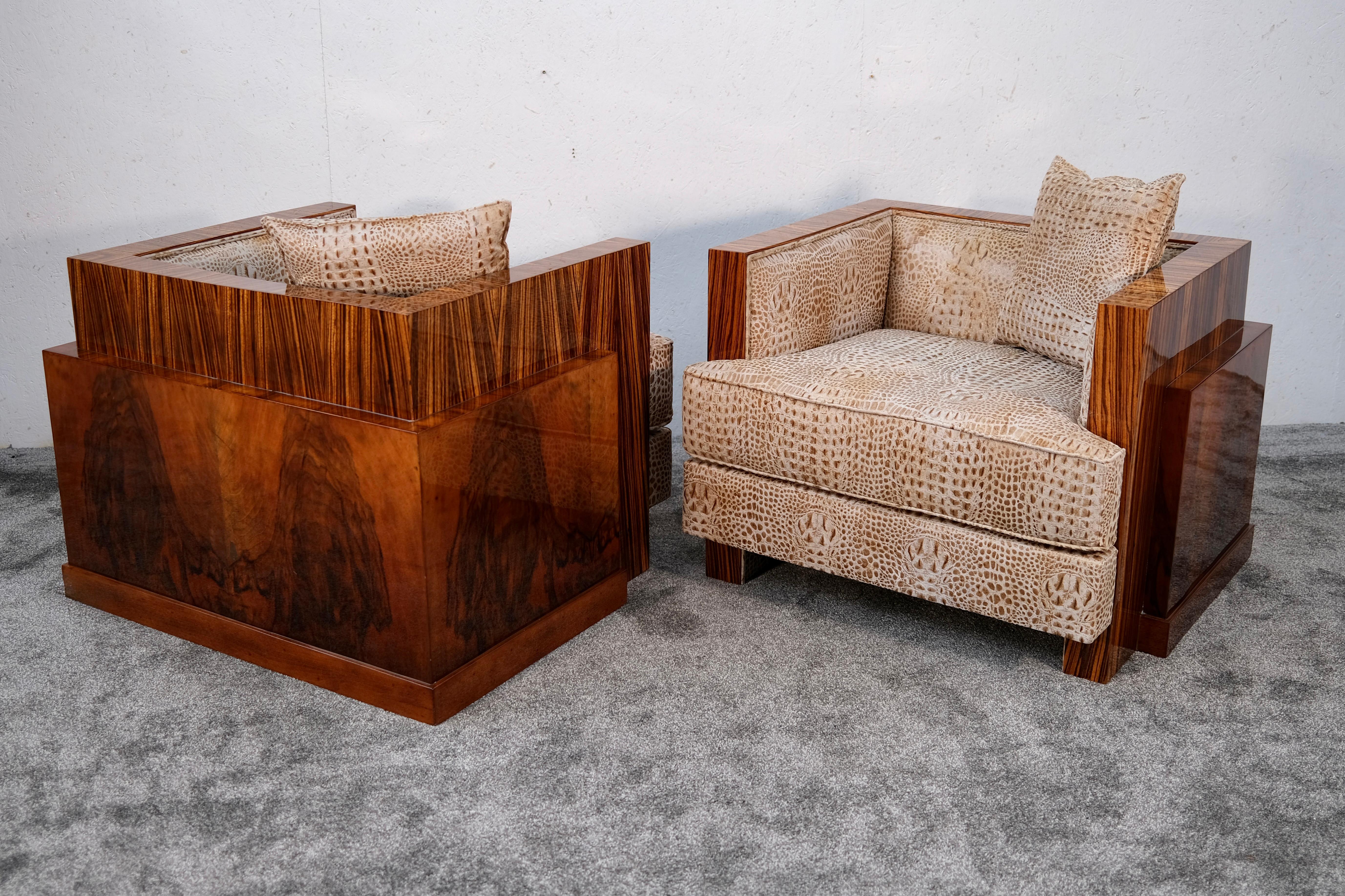 Francese Coppia di sedie da salotto francesi Art Déco, design cubista, zebrano e noce, anni '30 in vendita