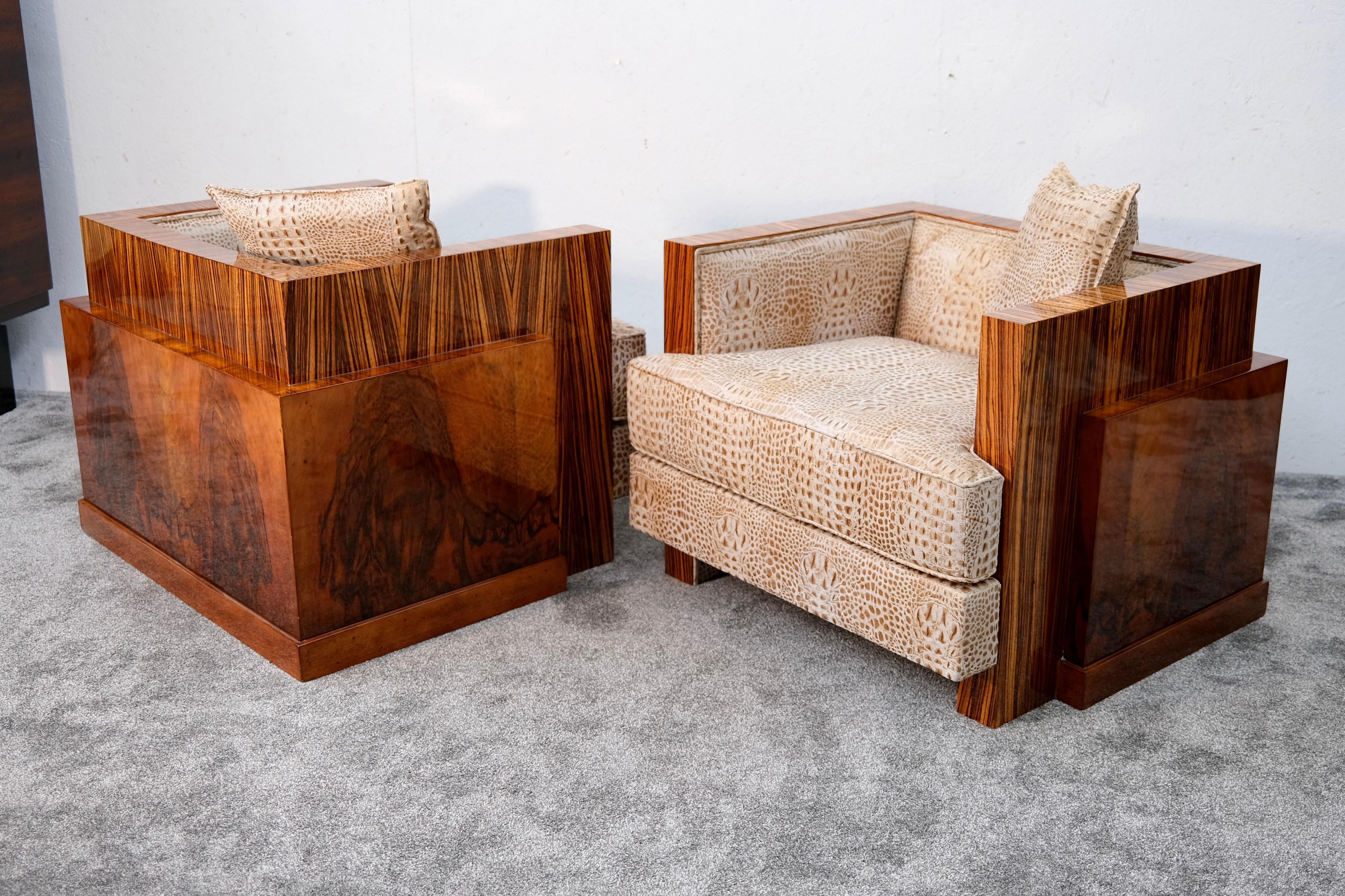 Laccato Coppia di sedie da salotto francesi Art Déco, design cubista, zebrano e noce, anni '30 in vendita