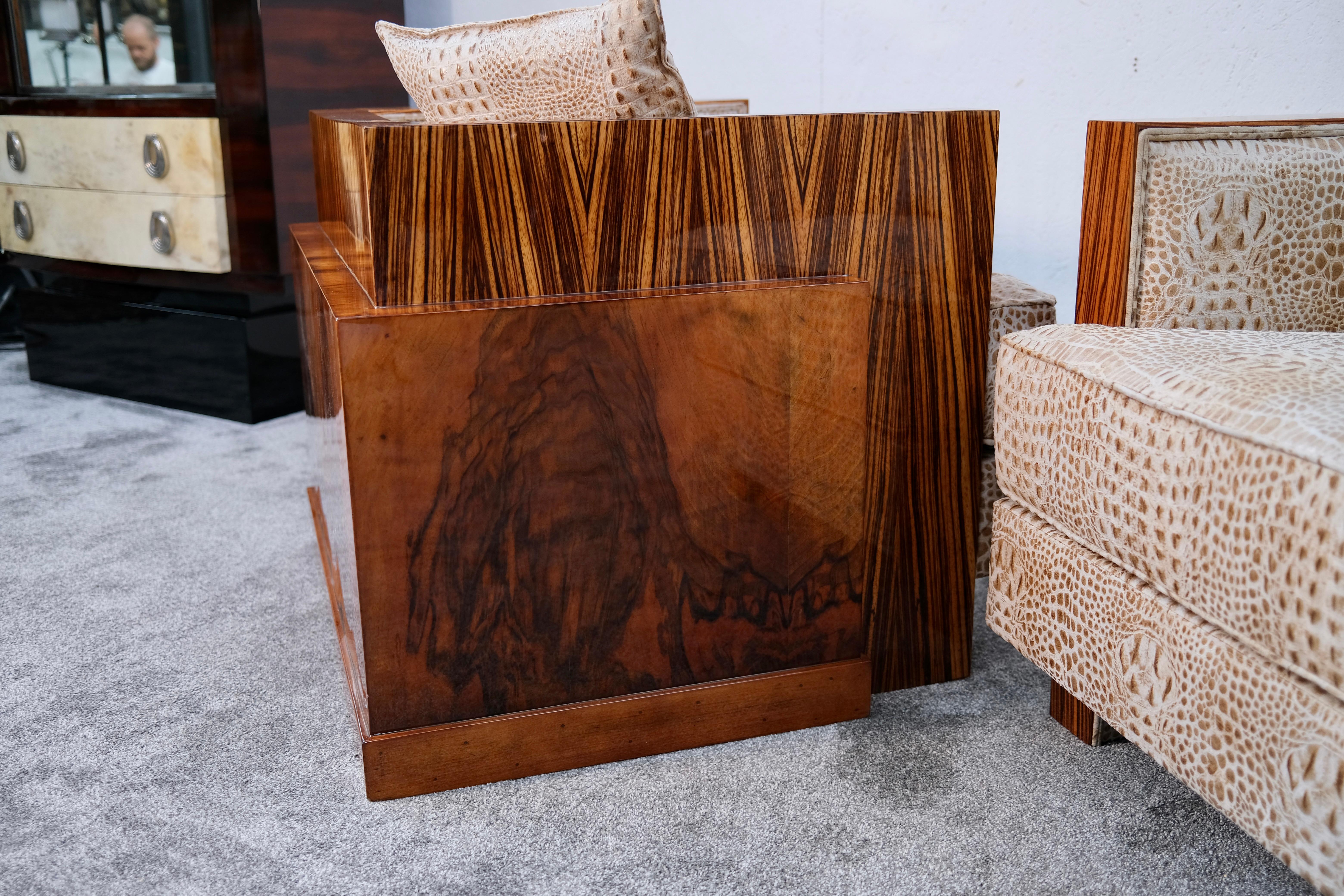 Coppia di sedie da salotto francesi Art Déco, design cubista, zebrano e noce, anni '30 In condizioni buone in vendita a Ulm, DE