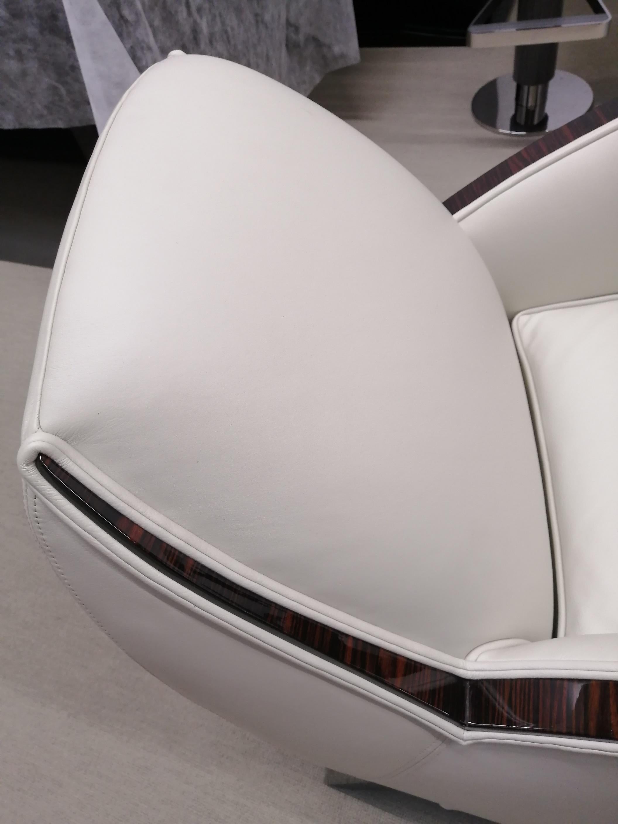 Pareja de Sillones Franceses Art Decó de Macassar al Estilo de Jules Leleu en venta 1