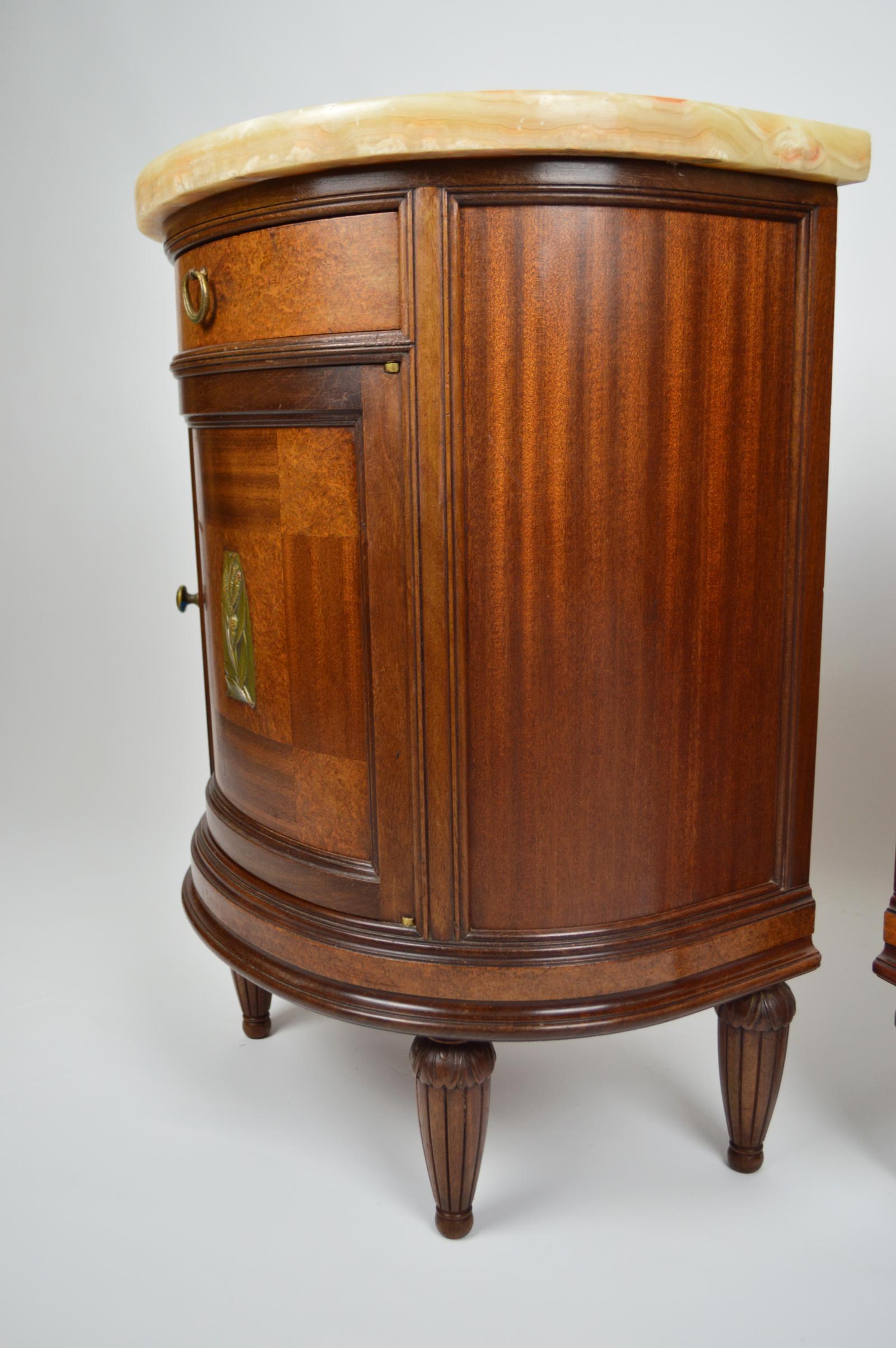 Pair of French Art Deco Mahogany Bedside Tables Nightstands, 1920s For Sale 7