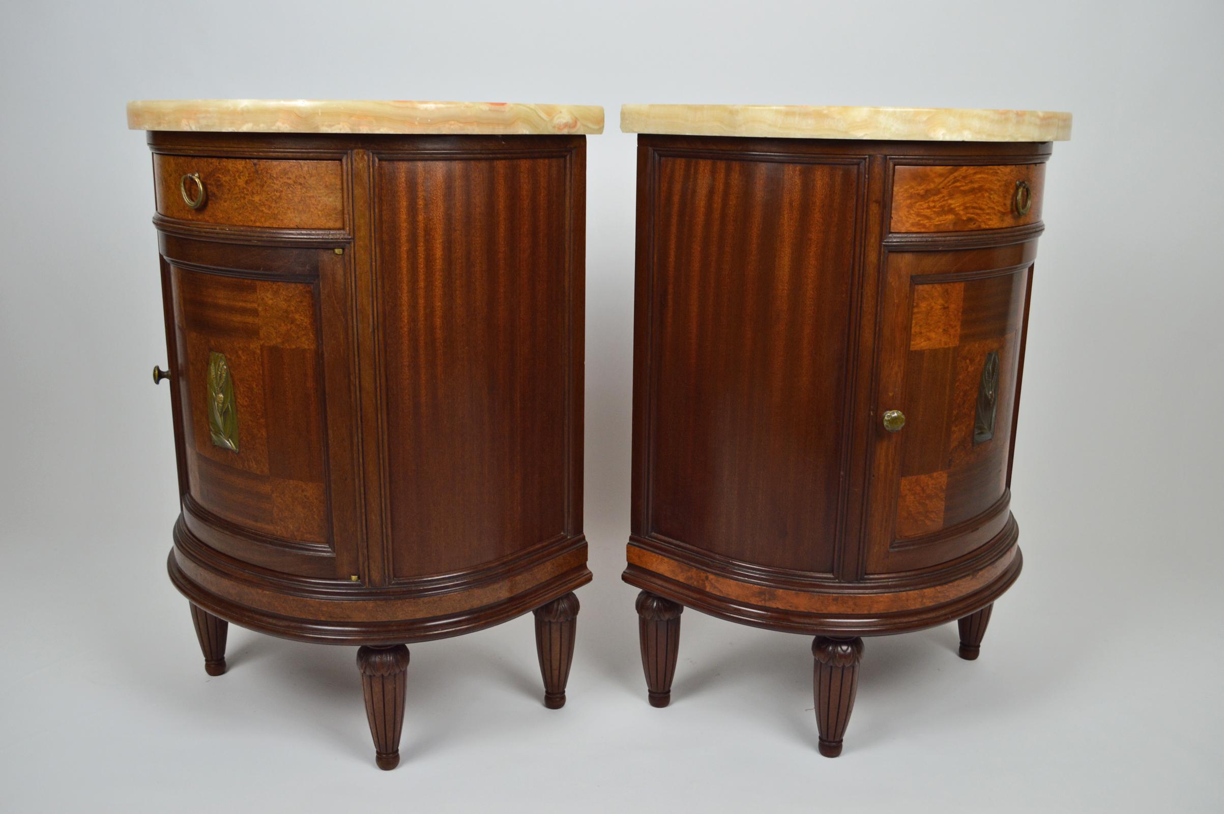 Early 20th Century Pair of French Art Deco Mahogany Bedside Tables Nightstands, 1920s For Sale