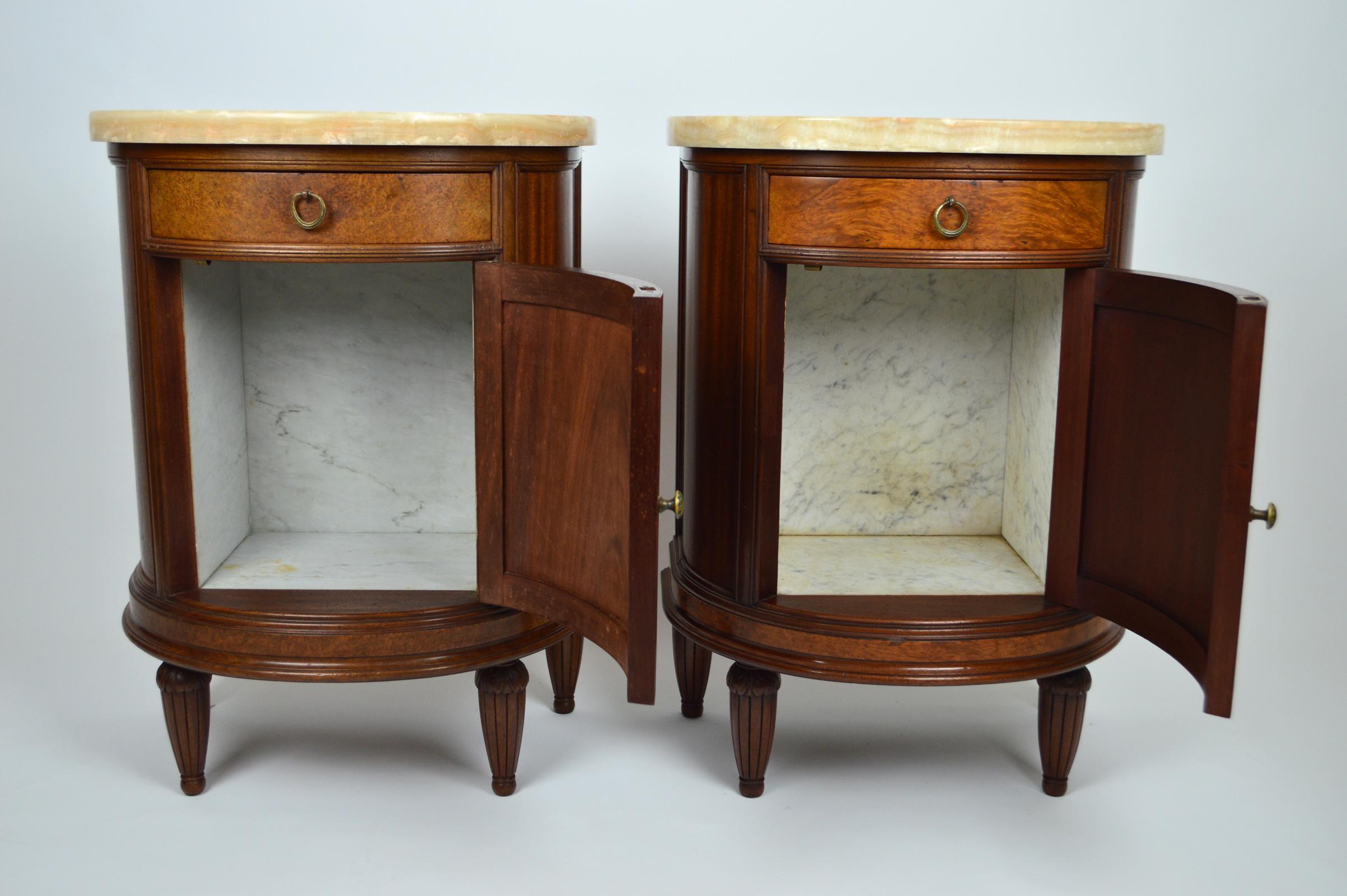 Pair of French Art Deco Mahogany Bedside Tables Nightstands, 1920s For Sale 1