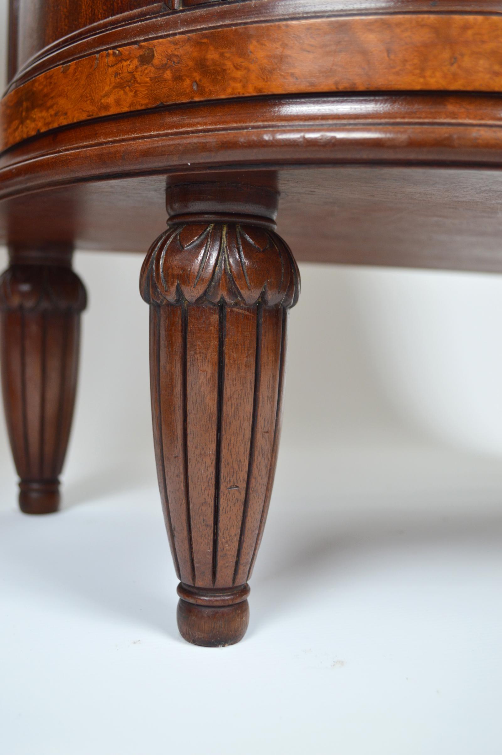 Pair of French Art Deco Mahogany Bedside Tables Nightstands, 1920s For Sale 2