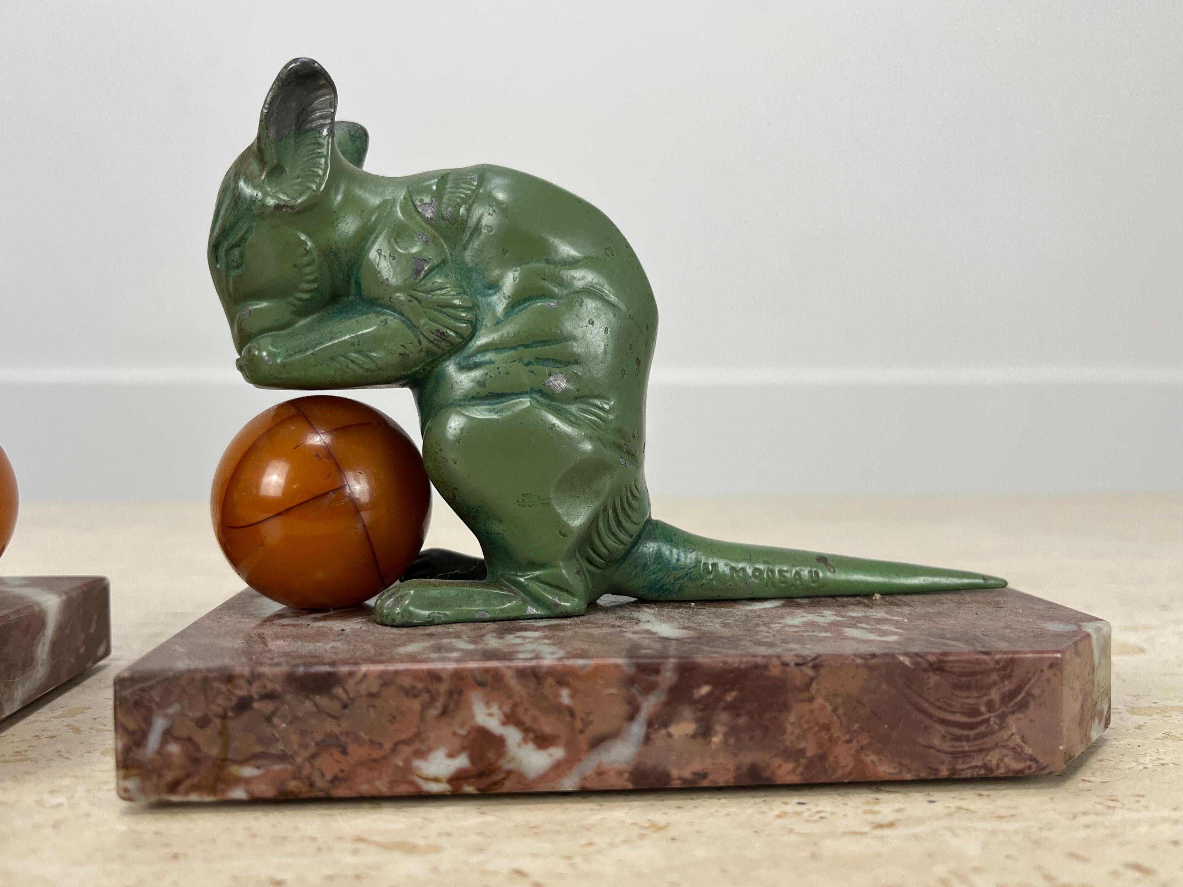 Pair of French Art Deco mice Bookends by H. Moreau In Good Condition For Sale In BELFORT, FR