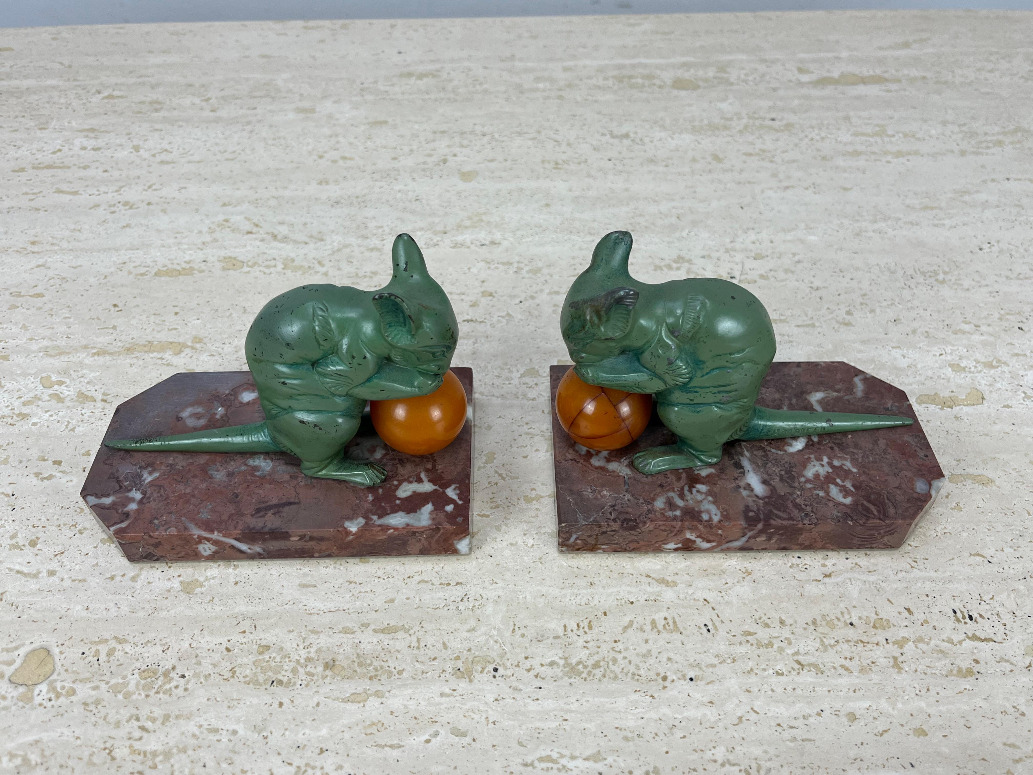 Metal Pair of French Art Deco mice Bookends by H. Moreau For Sale