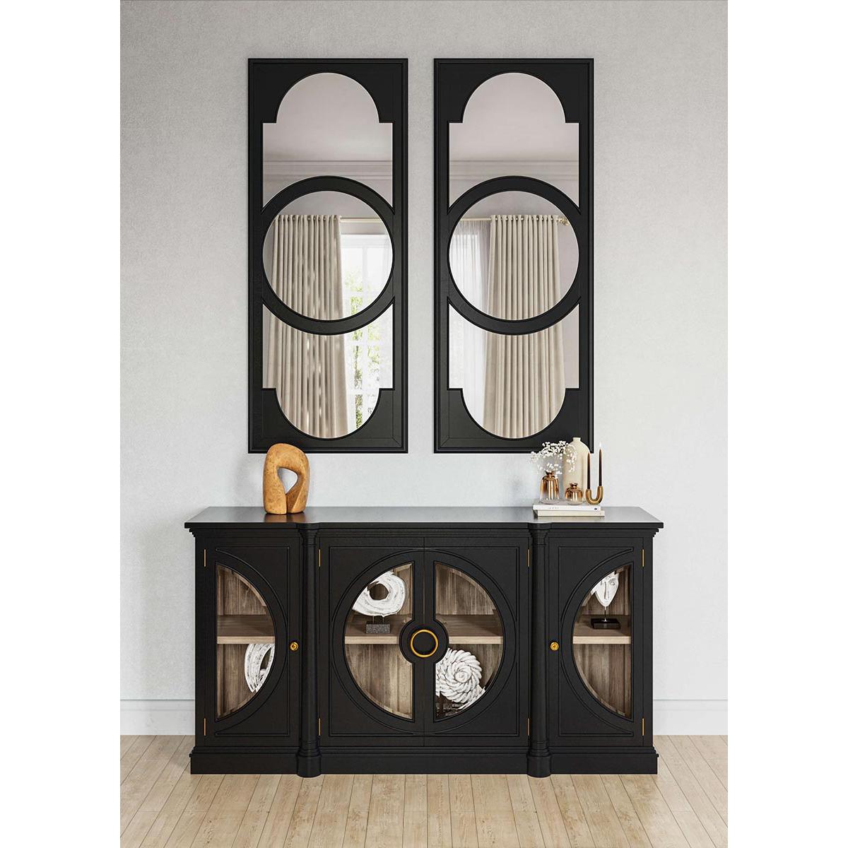 Questi specchi presentano eleganti cornici nere con intricati motivi geometrici, ispirati all'eleganza del periodo dell'Art Deco francese. Gli elementi di design unici aggiungono un tocco di lusso e raffinatezza, rendendoli un'aggiunta di spicco a