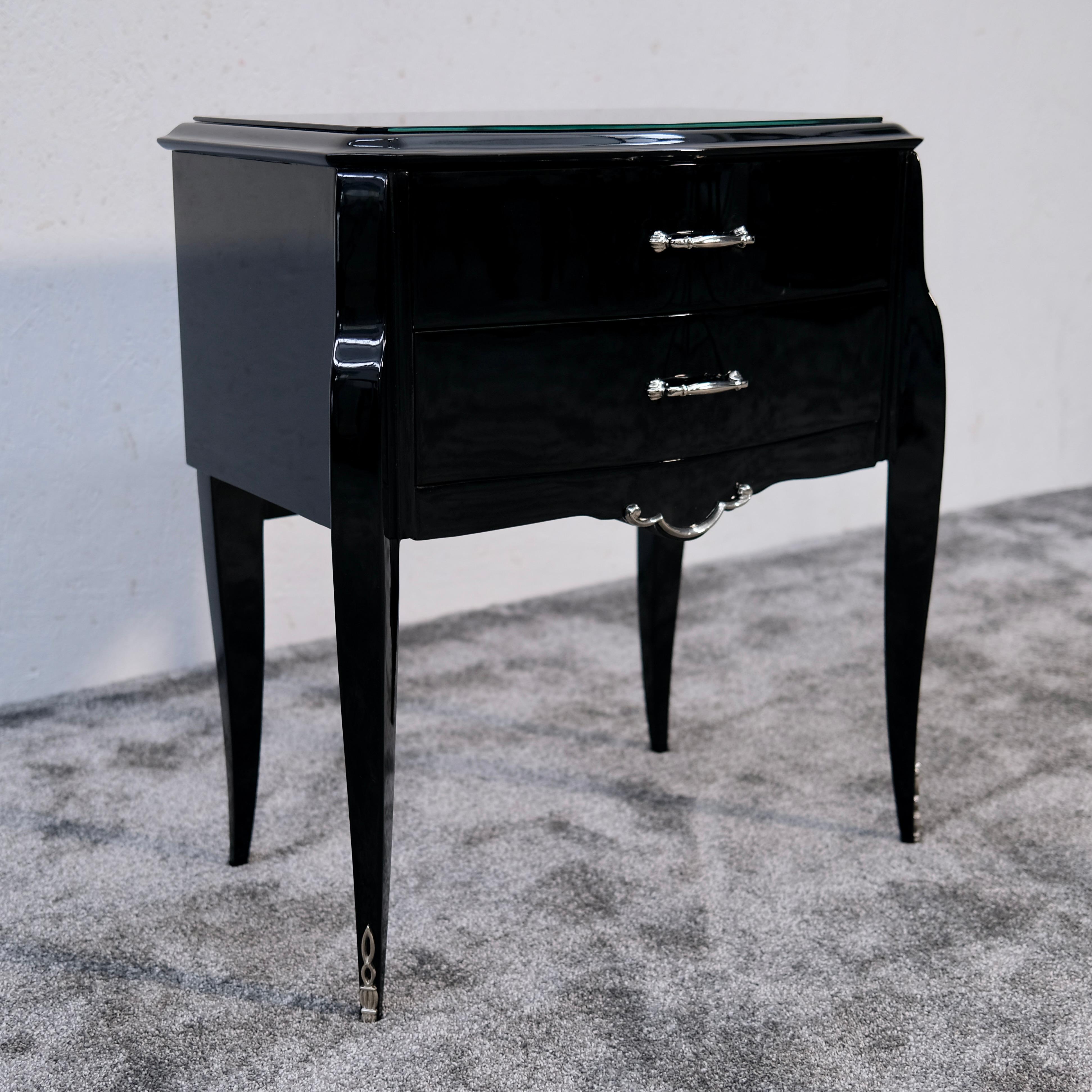 Pair of French Art Deco Night Stands in Black Lacquer with Drawers, 1930s For Sale 4