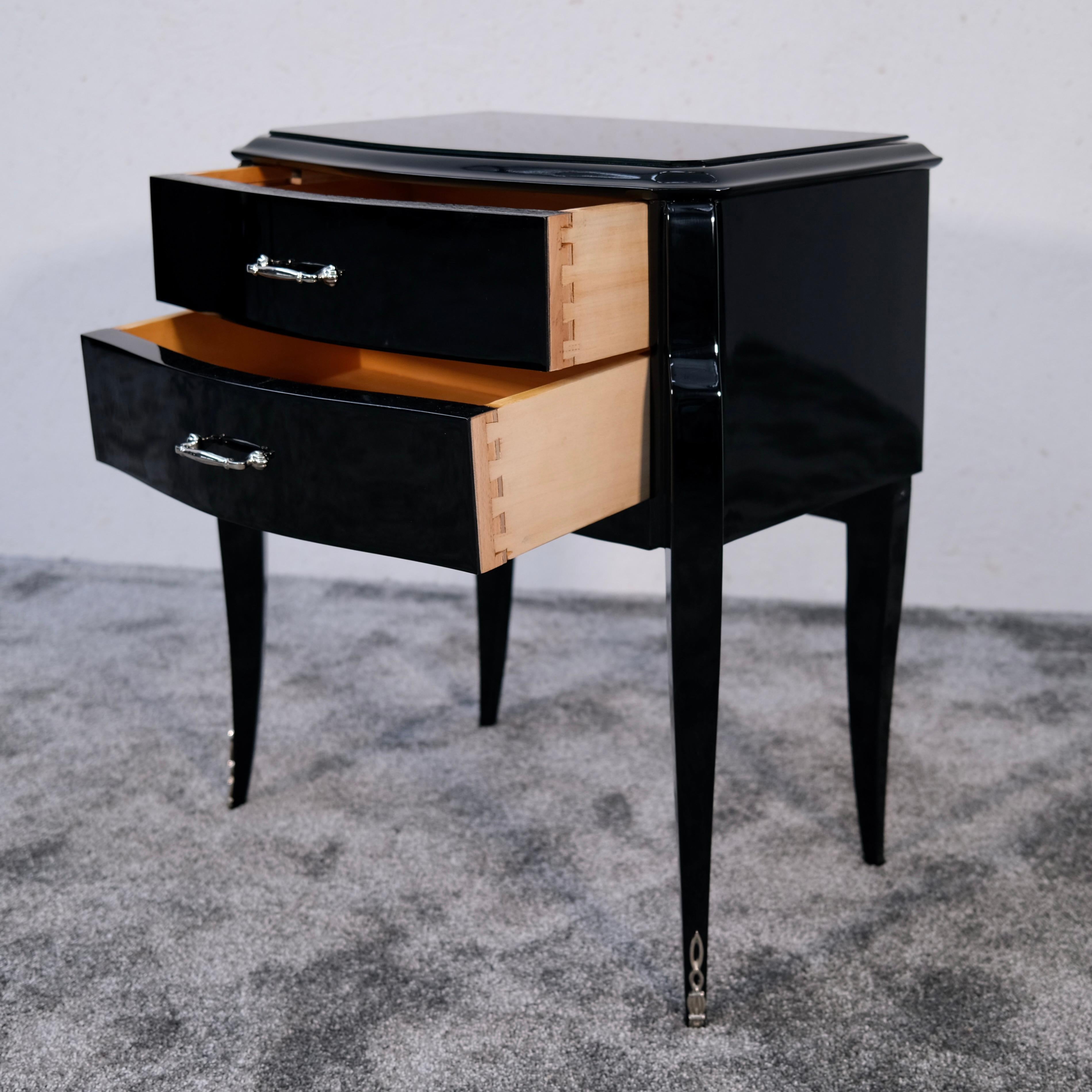 Pair of French Art Deco Night Stands in Black Lacquer with Drawers, 1930s For Sale 5