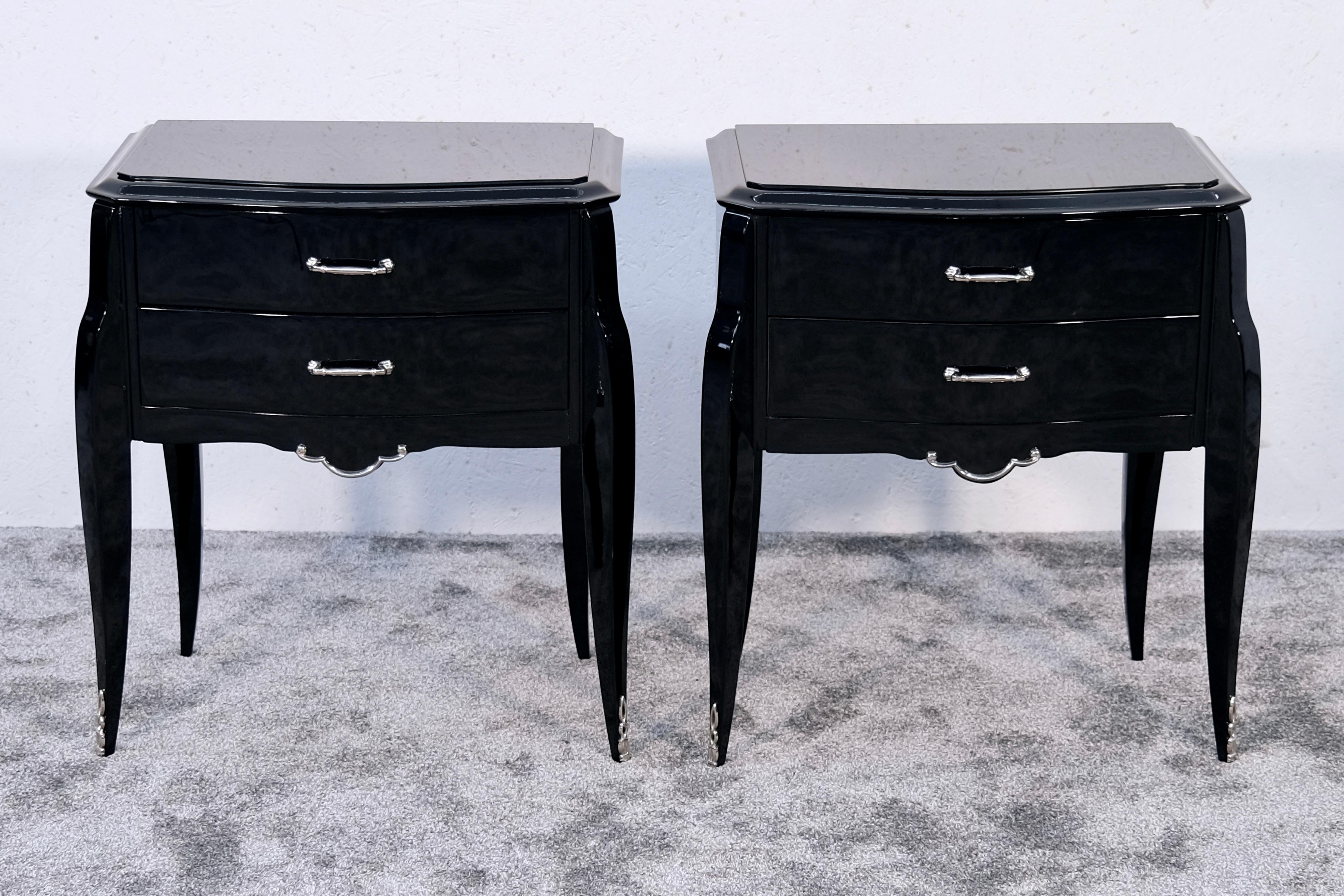 Pair of Exquisite French Art Deco Nightstands – Black Lacquer & Nickel-Plated Bronze (1930s)

Transform your bedroom into a sanctuary of sophisticated elegance with this pair of original 1930s French Art Deco nightstands. Their sleek high-gloss