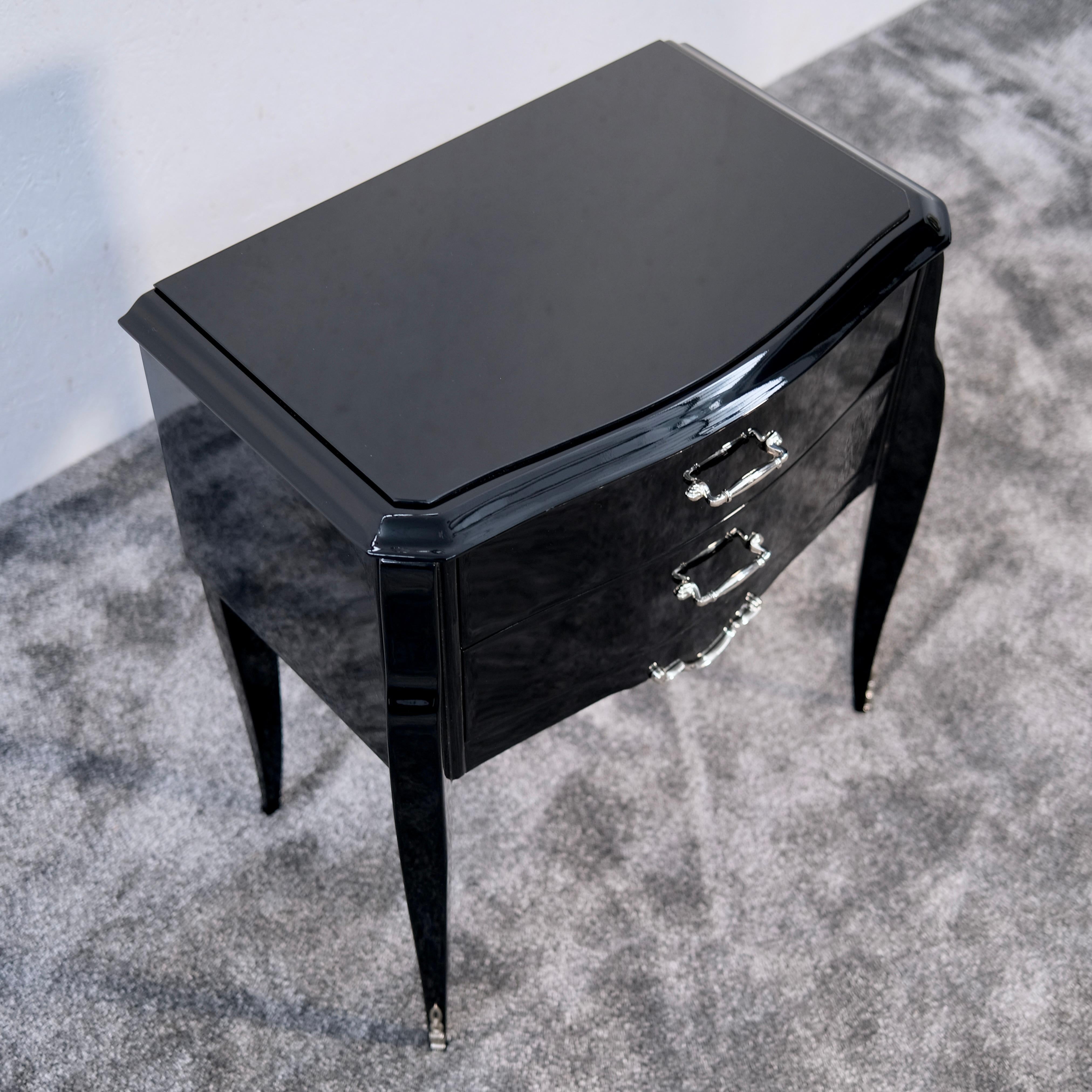 Pair of French Art Deco Night Stands in Black Lacquer with Drawers, 1930s For Sale 3