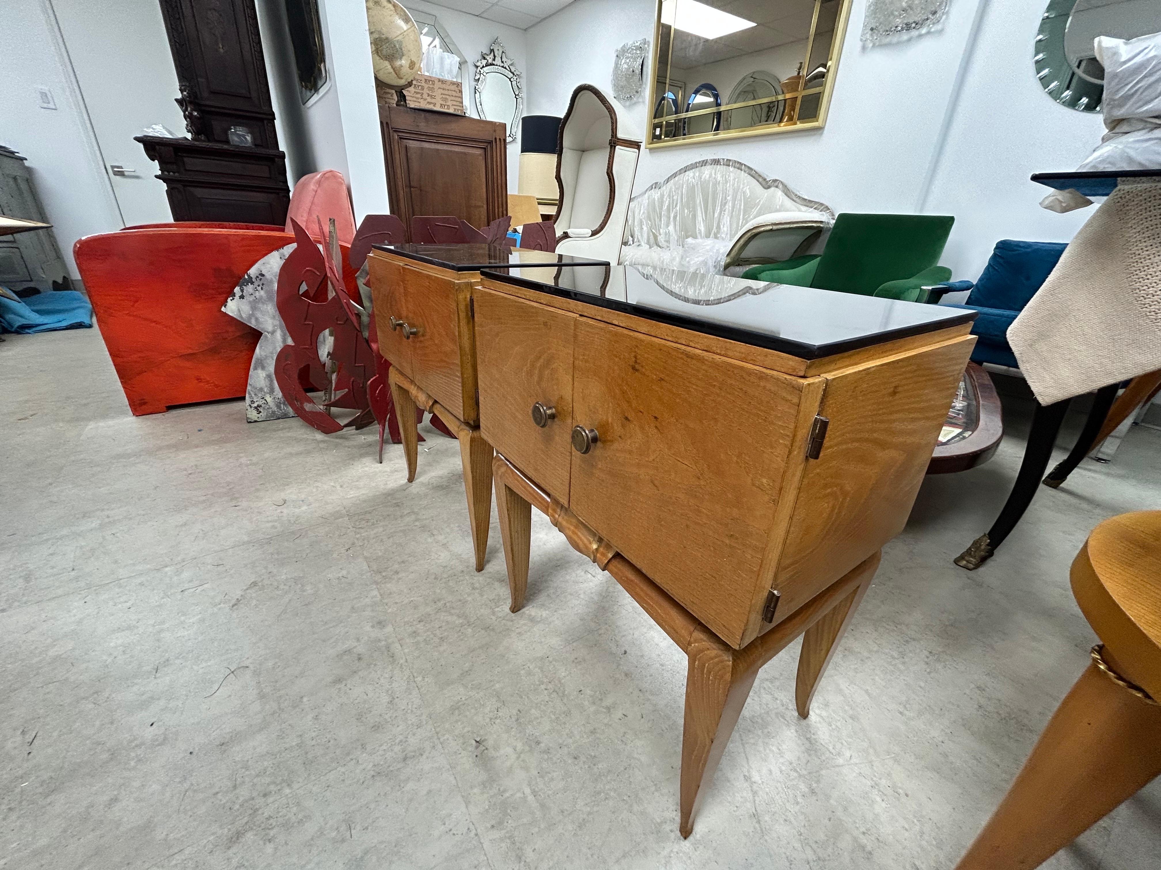 Pareja De Mesillas De Noche Art Decó Francesas en venta 7
