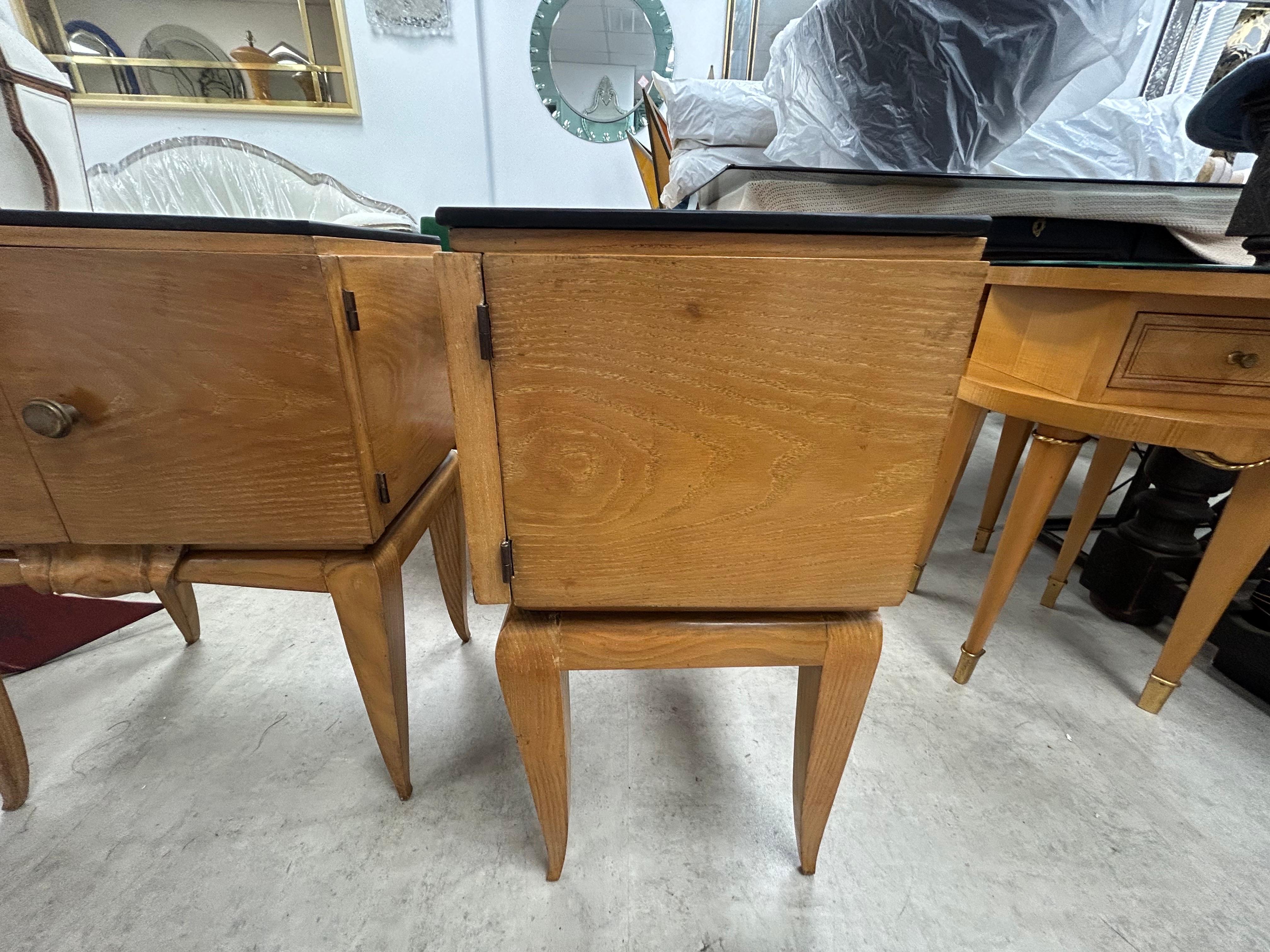 Pareja De Mesillas De Noche Art Decó Francesas en venta 8