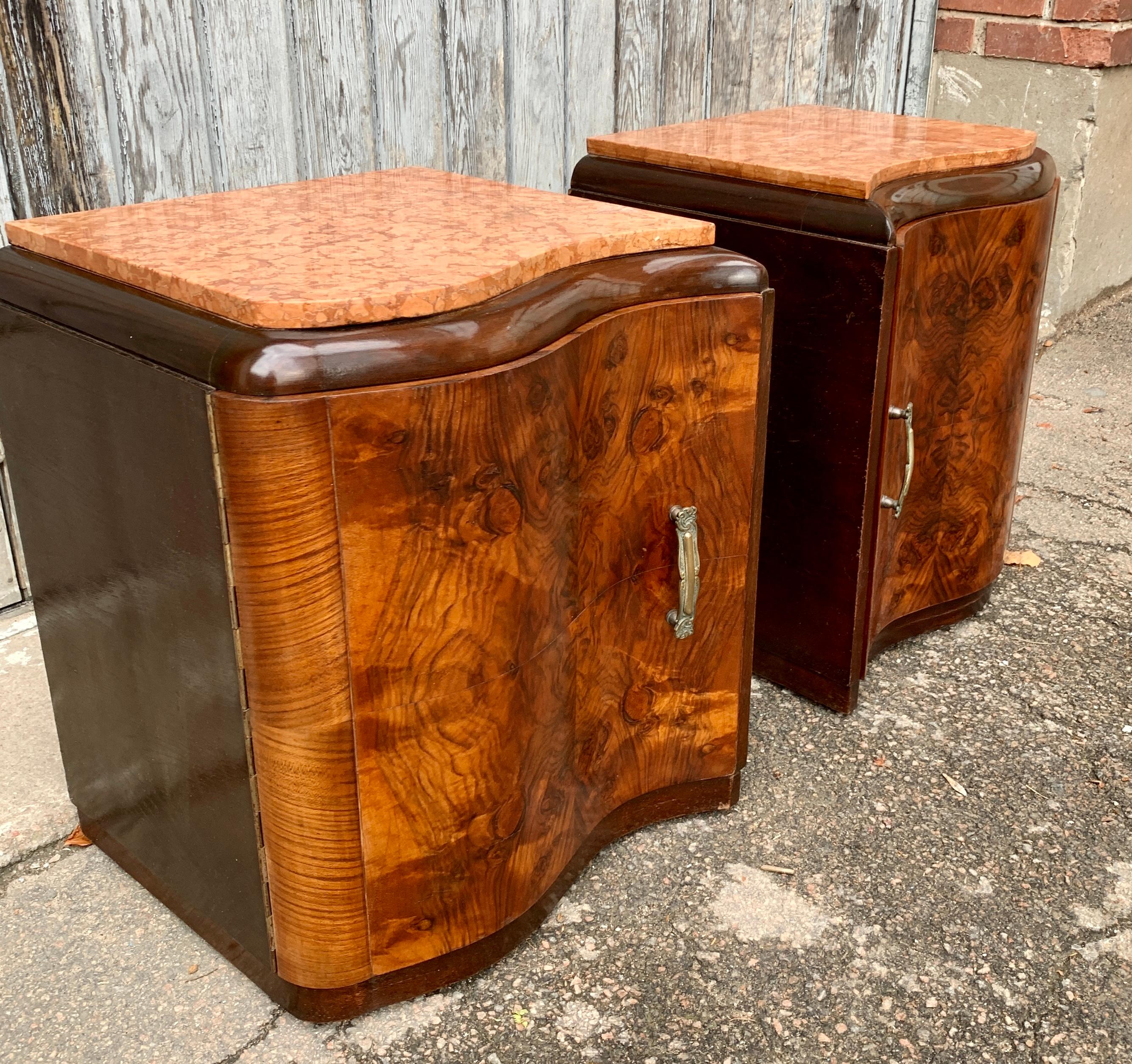 Pair of French Art Deco Nightstands in Walnut And Pink Travertine For Sale 8