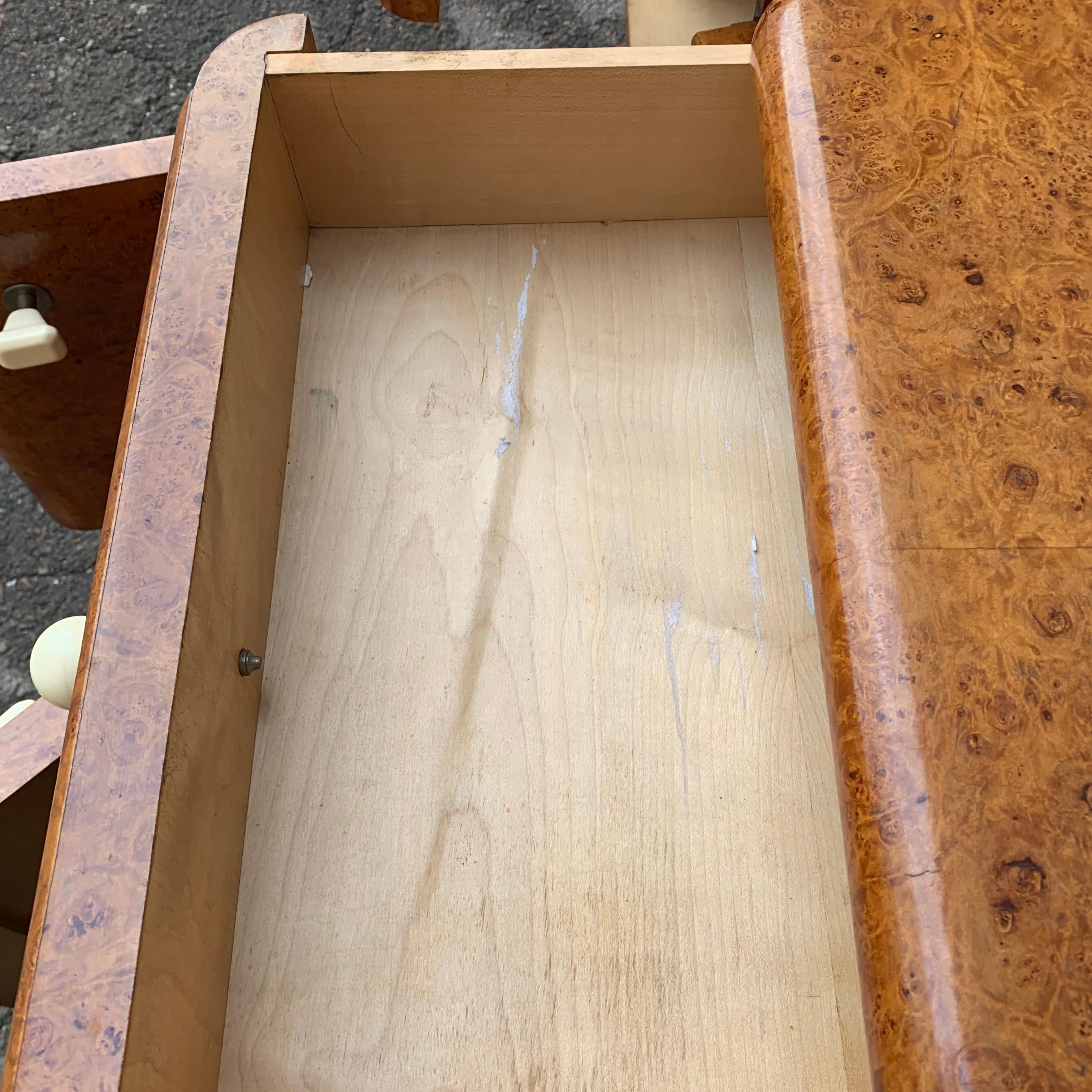 Pair of French Art Deco Nightstands in Walnut Burl 8