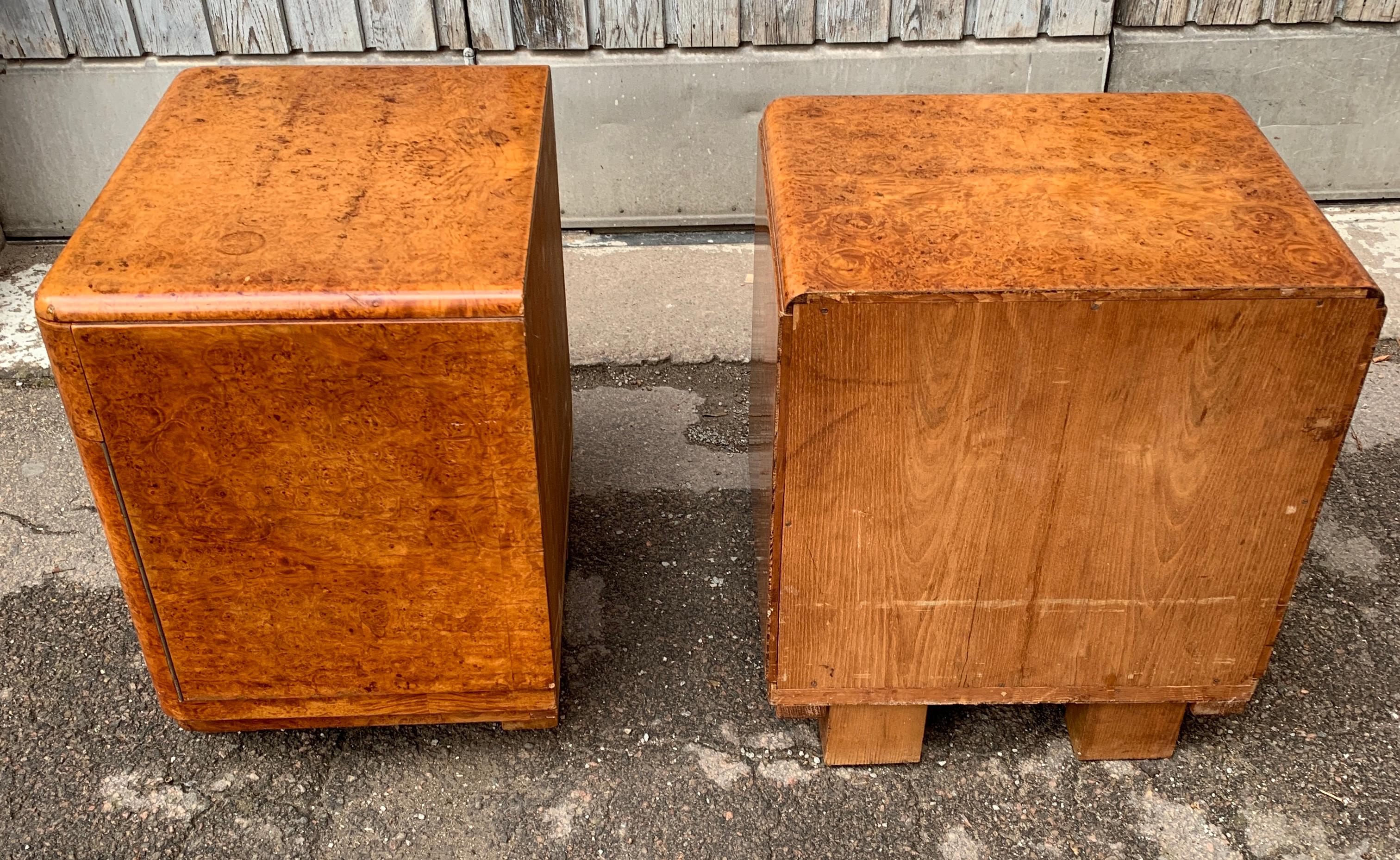 Pair of French Art Deco Nightstands in Walnut Burl 12