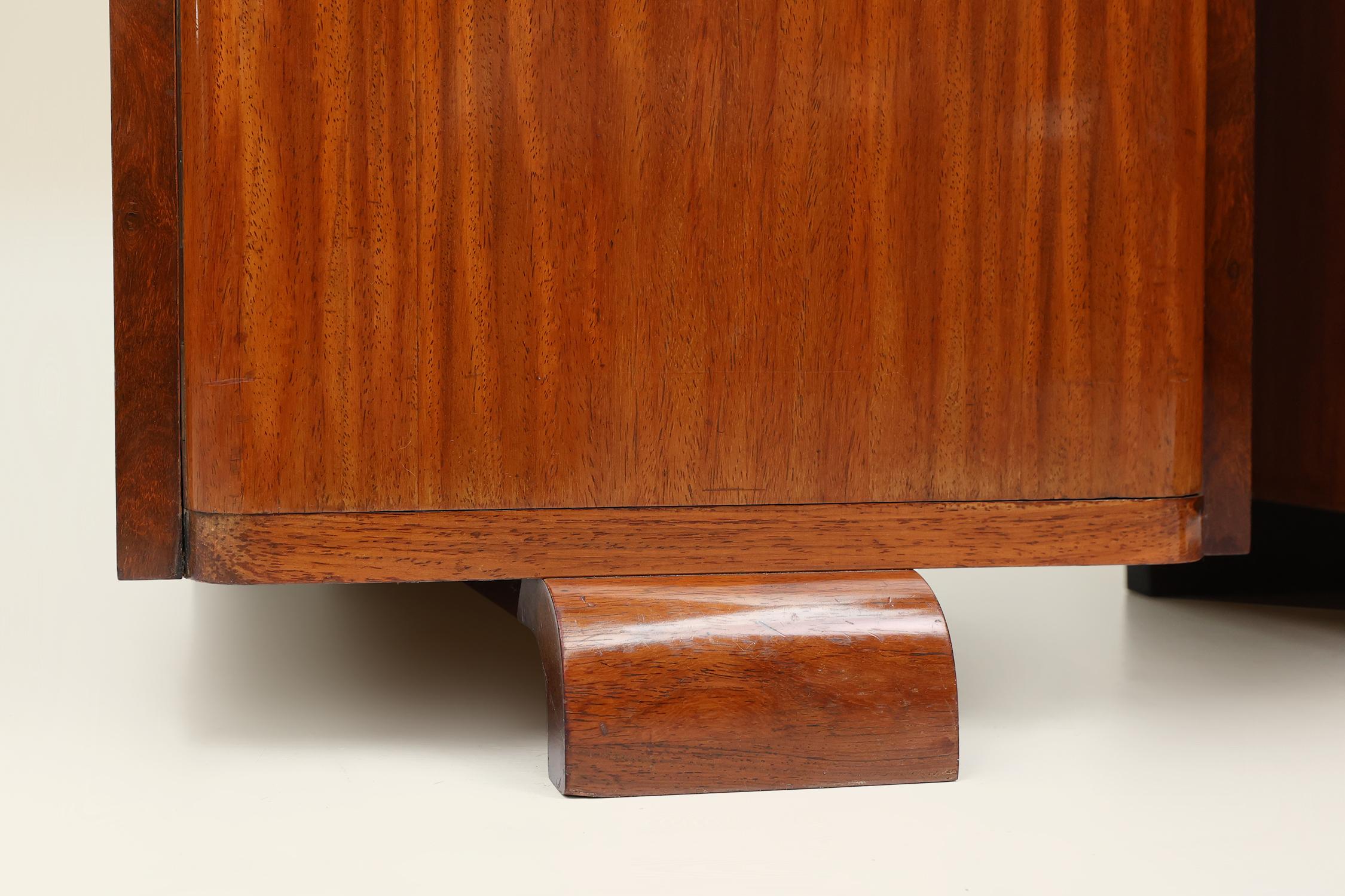 Pair of French Art Deco nightstands with marble top, ca. 1925 For Sale 4
