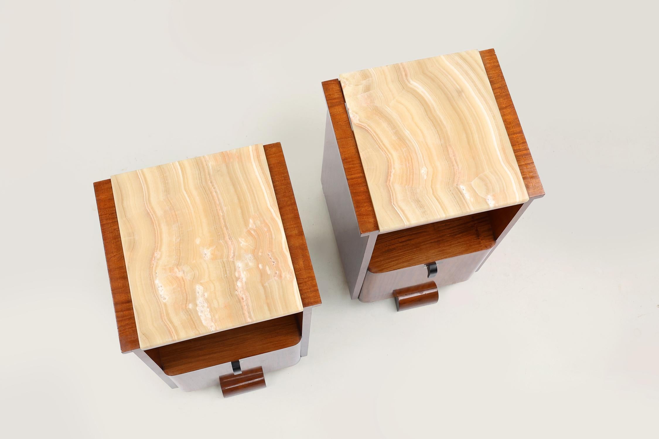 Pair of French Art Deco nightstands with marble top, ca. 1925 For Sale 1