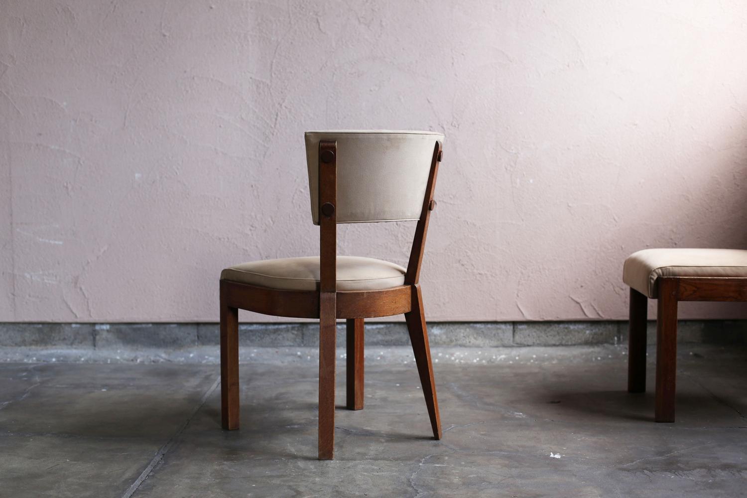 Mid-20th Century Pair of French Art Deco Oakwood Dining Chairs by Charles Dudouyt For Sale