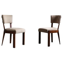 Pareja de sillas de comedor francesas Art Decó de madera de roble de Charles Dudouyt