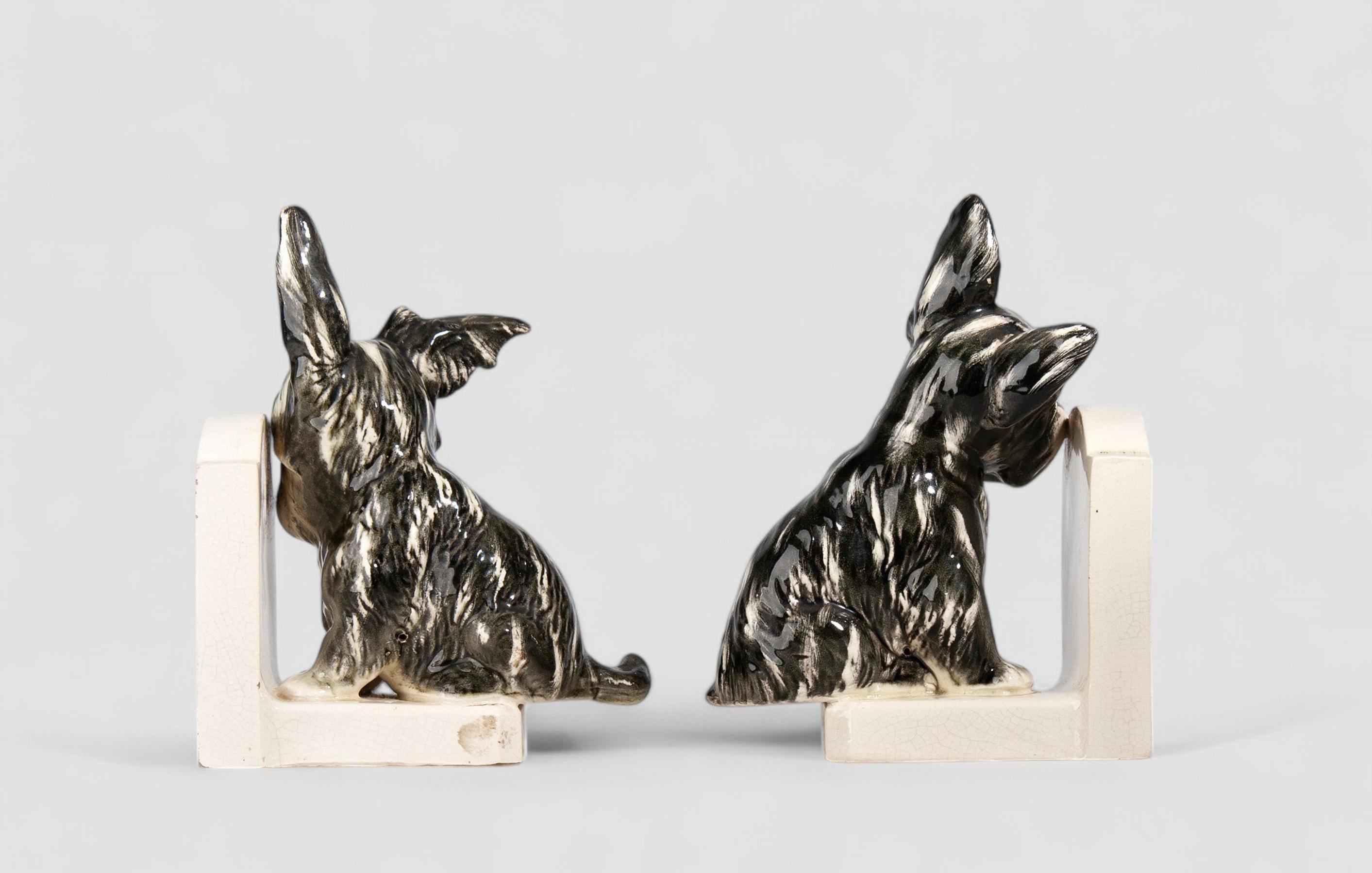 Cast Pair of French Art Déco Painted Ceramic Bookends Shaped Like Scotch Terrier Dogs For Sale