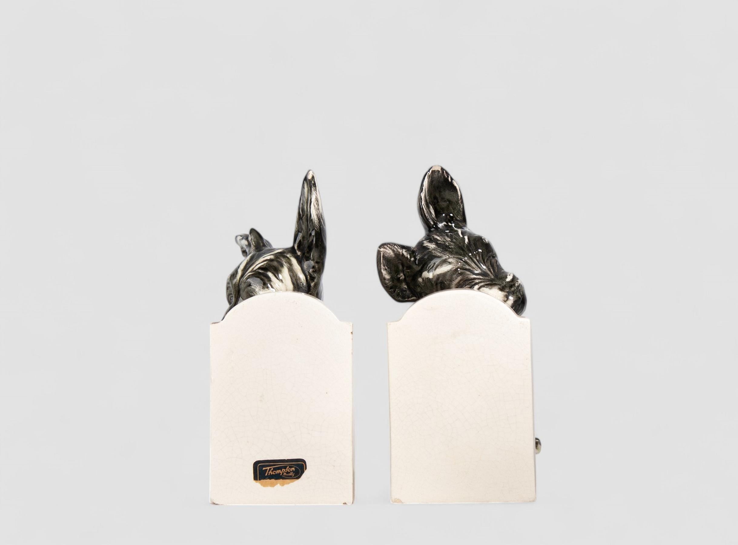 20th Century Pair of French Art Déco Painted Ceramic Bookends Shaped Like Scotch Terrier Dogs For Sale