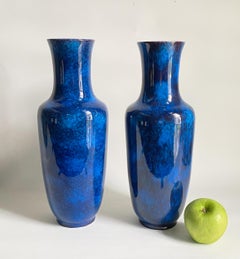 Paire de vases français Art déco en céramique « flambée » bleu cobalt, signés Paul Milet pour Sèvres