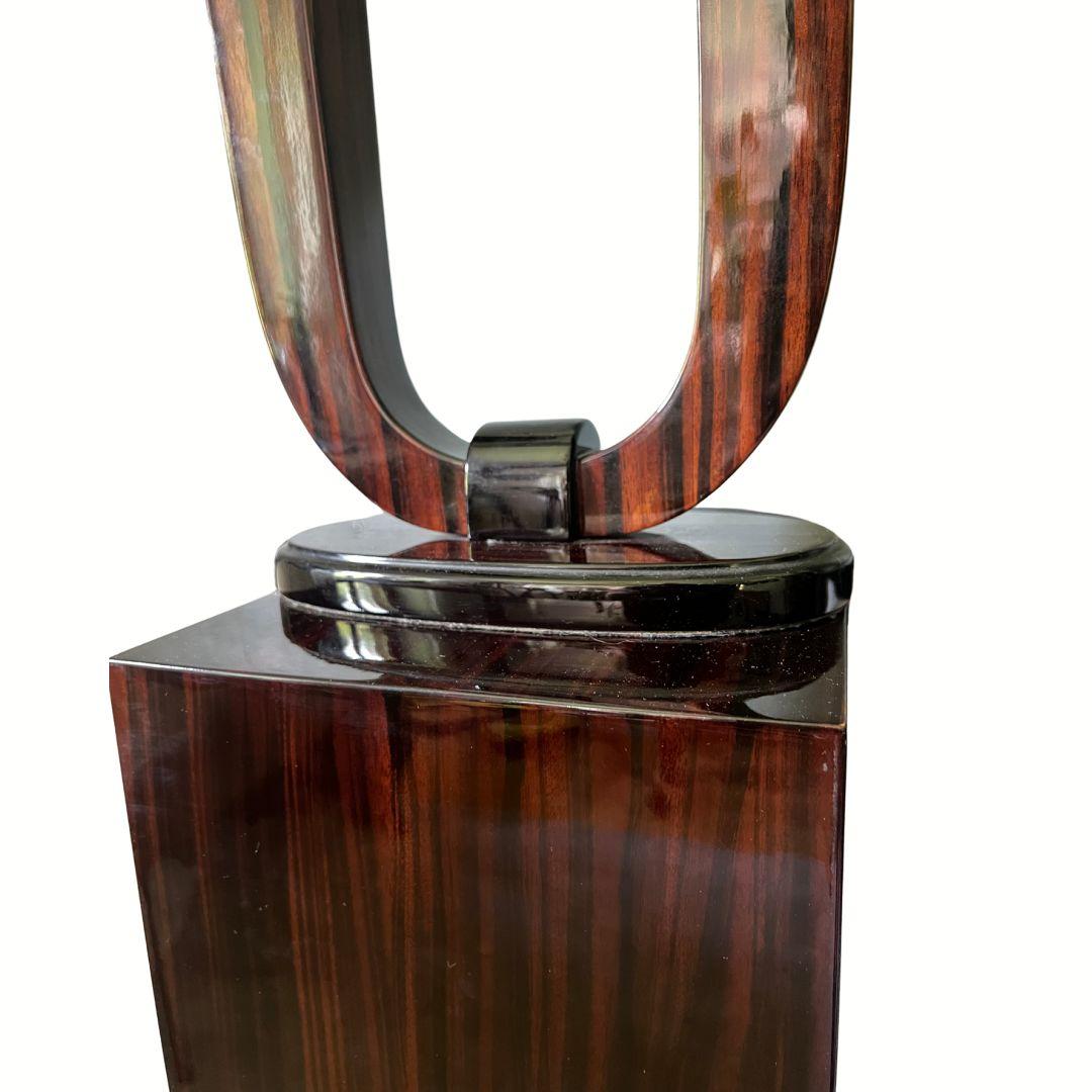 Français Paire de piédestaux et de lampes de bureau Art déco français, ébène de Macassar, années 1930 en vente