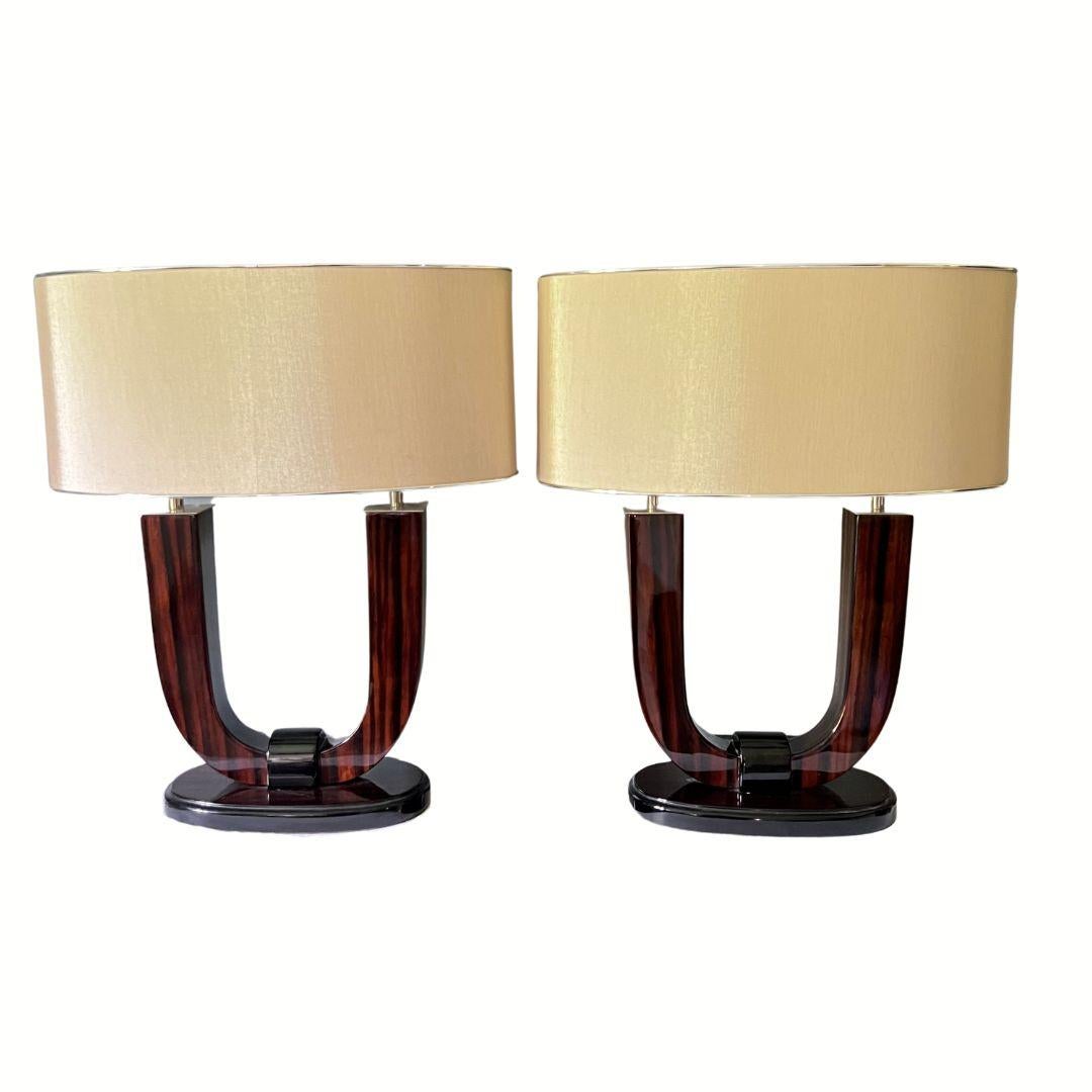 Milieu du XXe siècle Paire de piédestaux et de lampes de bureau Art déco français, ébène de Macassar, années 1930 en vente