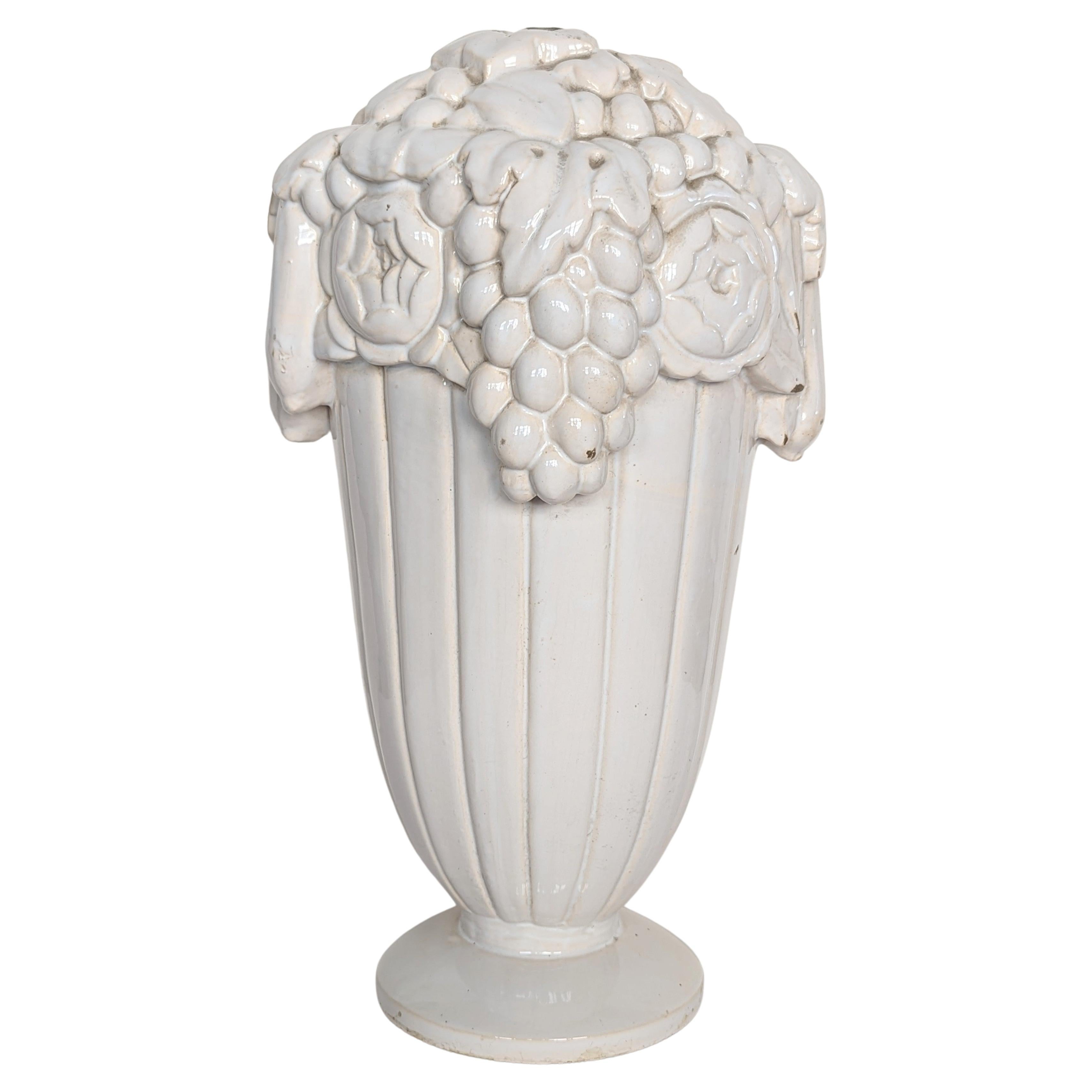 Paar französische Art-Déco-Porzellanschmuck von Sue et Mare im Zustand „Gut“ im Angebot in Long Island City, NY