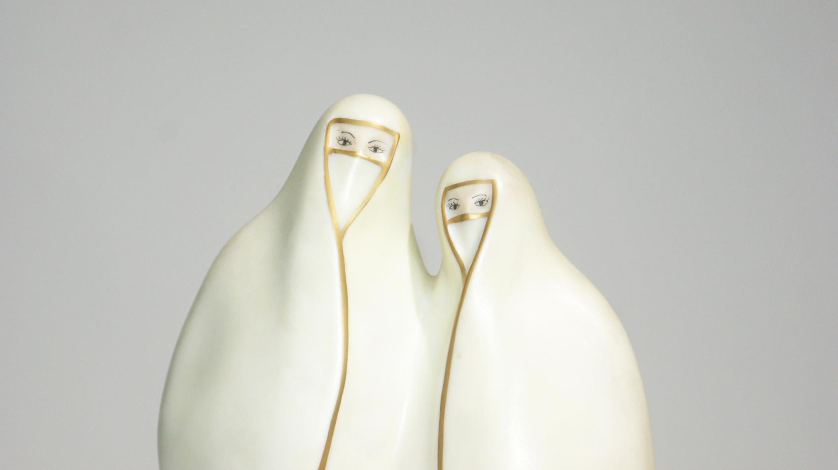 Émaillé Paire de lampes figuratives en porcelaine Art Déco française signées Limoges de ROBJ en vente