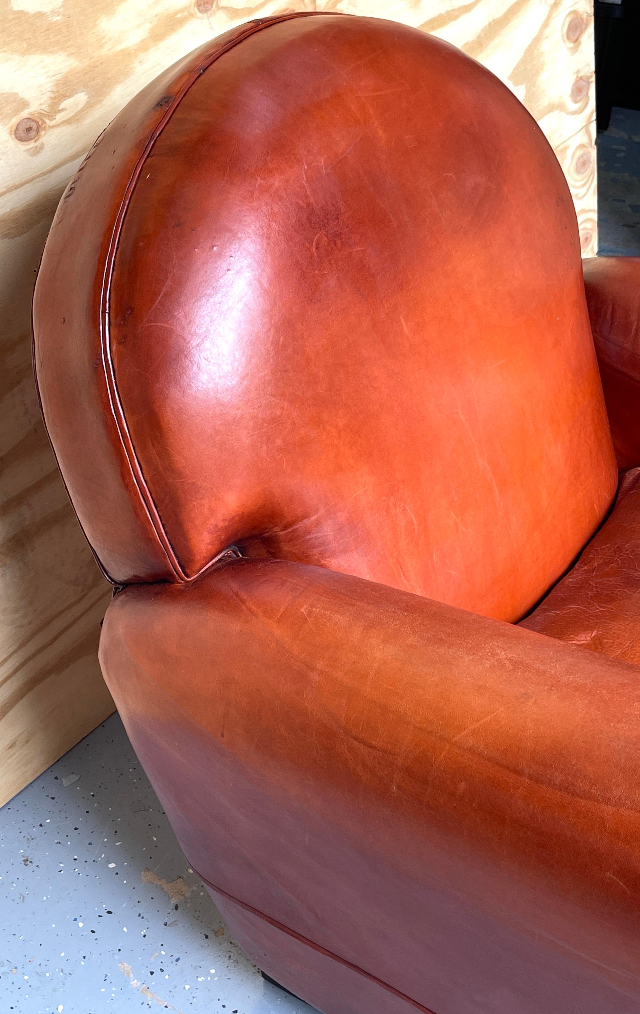 Pareja de sillas francesas Art Decó de cuero de silla de montar en venta 4
