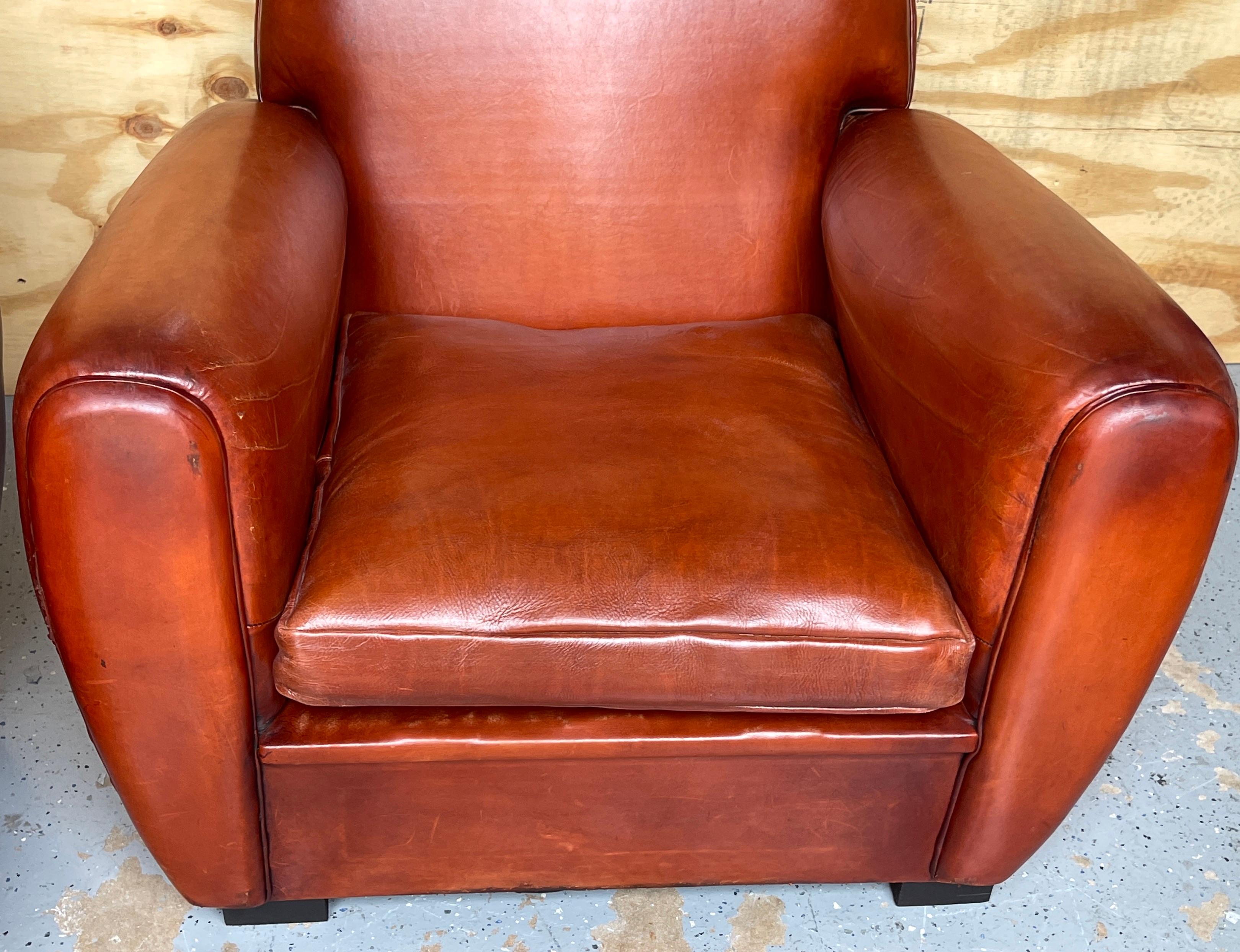 Pareja de sillas francesas Art Decó de cuero de silla de montar en venta 7