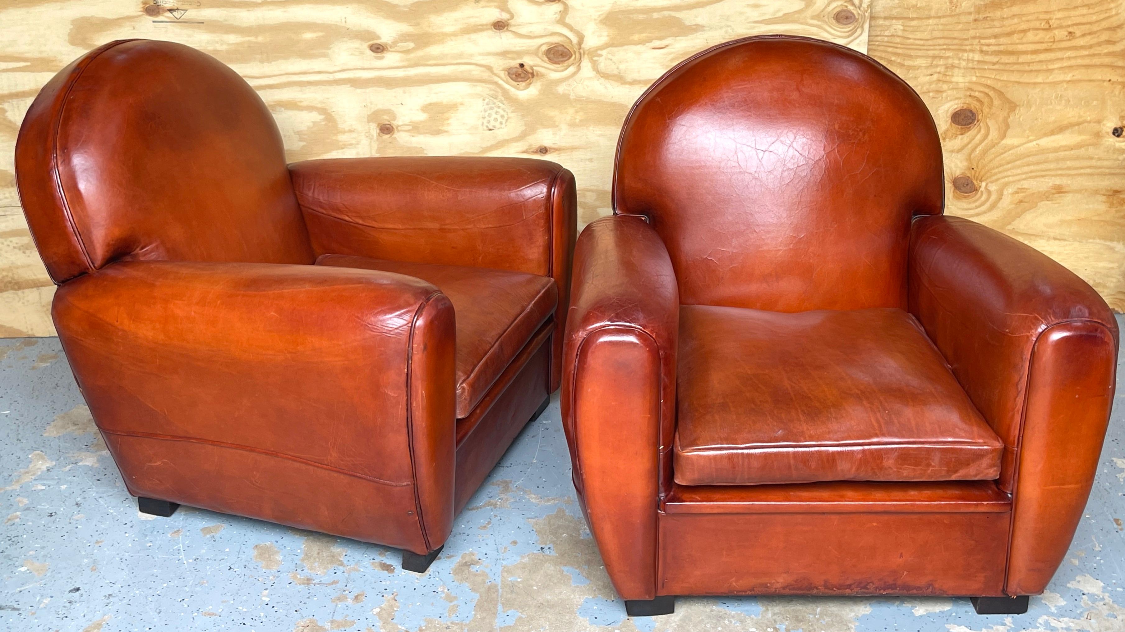 Pareja de sillas francesas Art Decó de cuero de silla de montar en venta 1