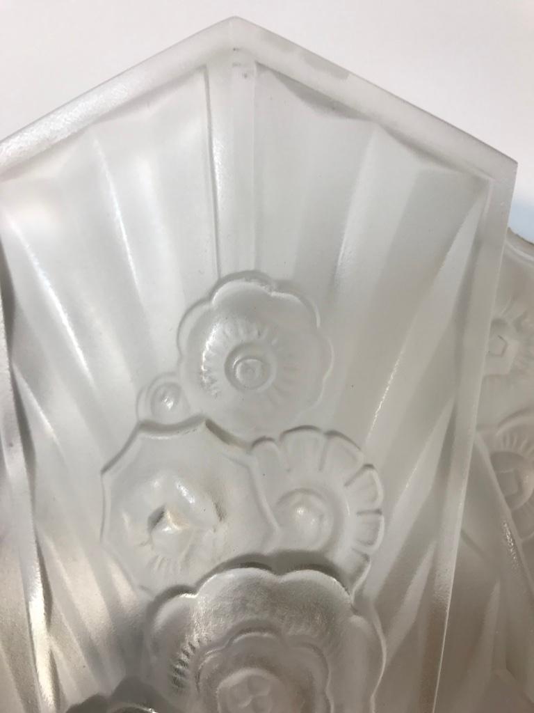 20ième siècle Paire d'appliques Art Déco françaises signées par J Robert en vente
