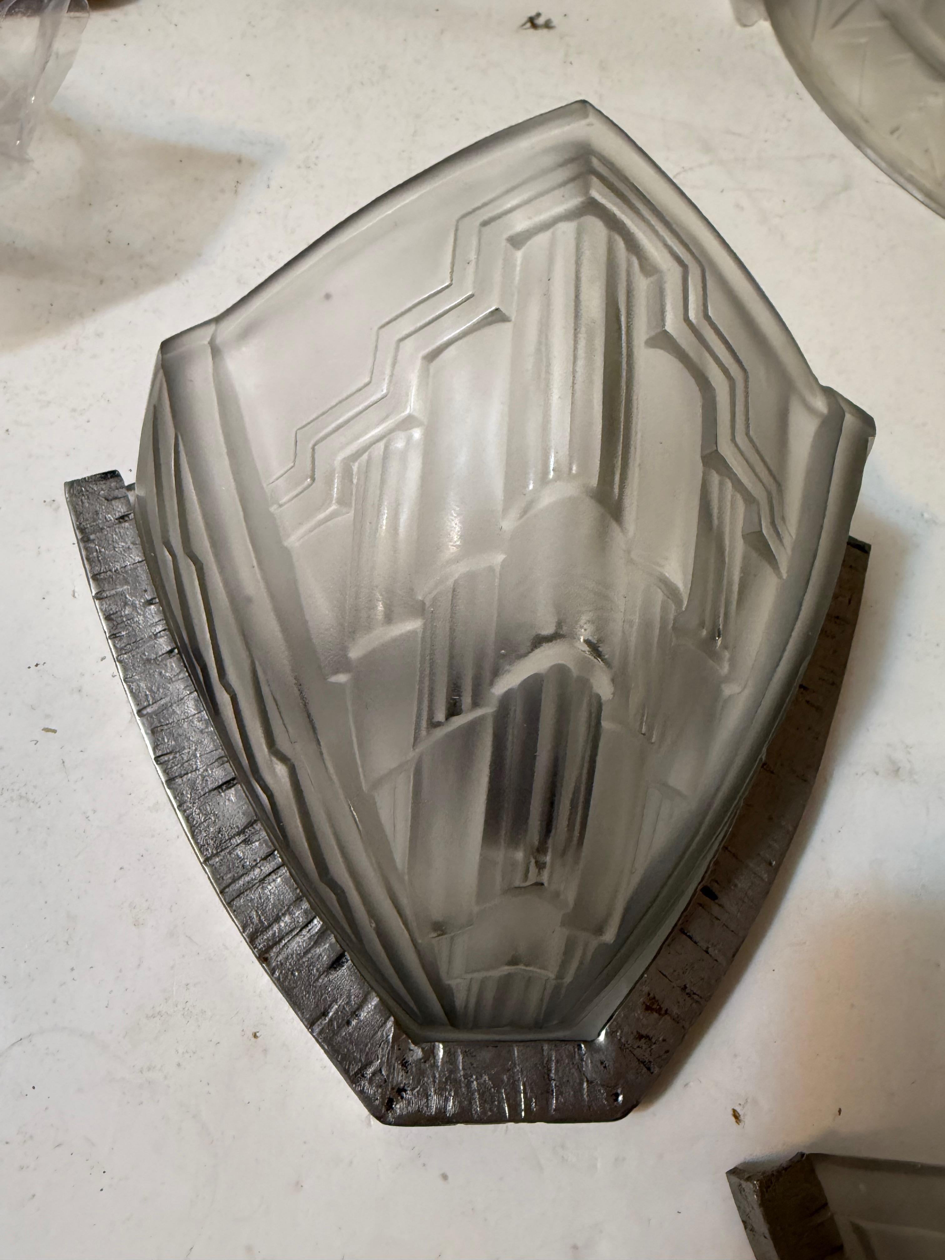 Pair of French Art Deco sconces Signed By Noverdy en venta 1