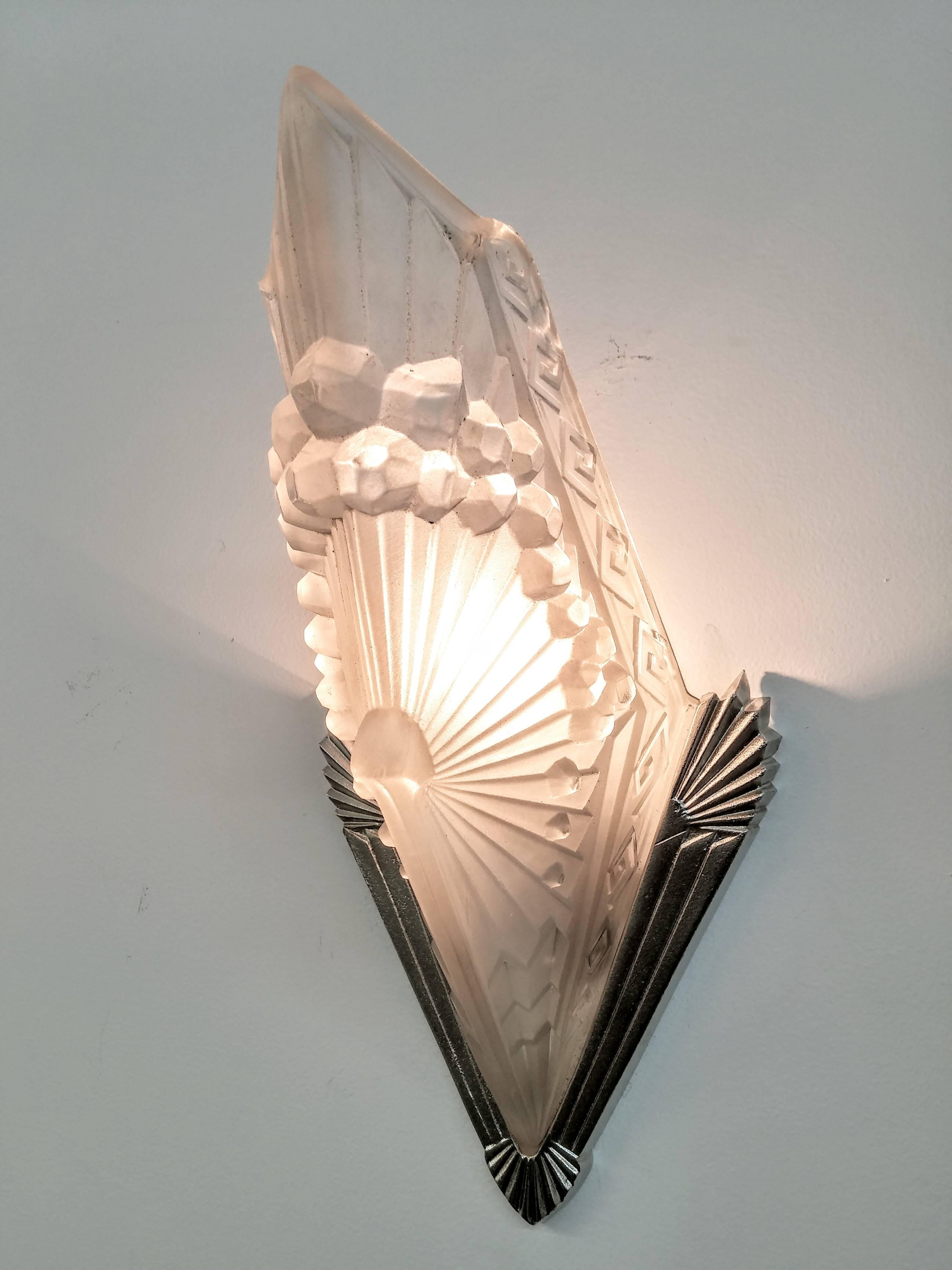 Francese Pair of French Art Deco signed by Schneider (2 pairs available) in vendita