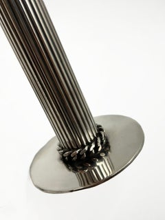 Coppia di candelieri francesi in metallo argentato Art Deco di Jean Després