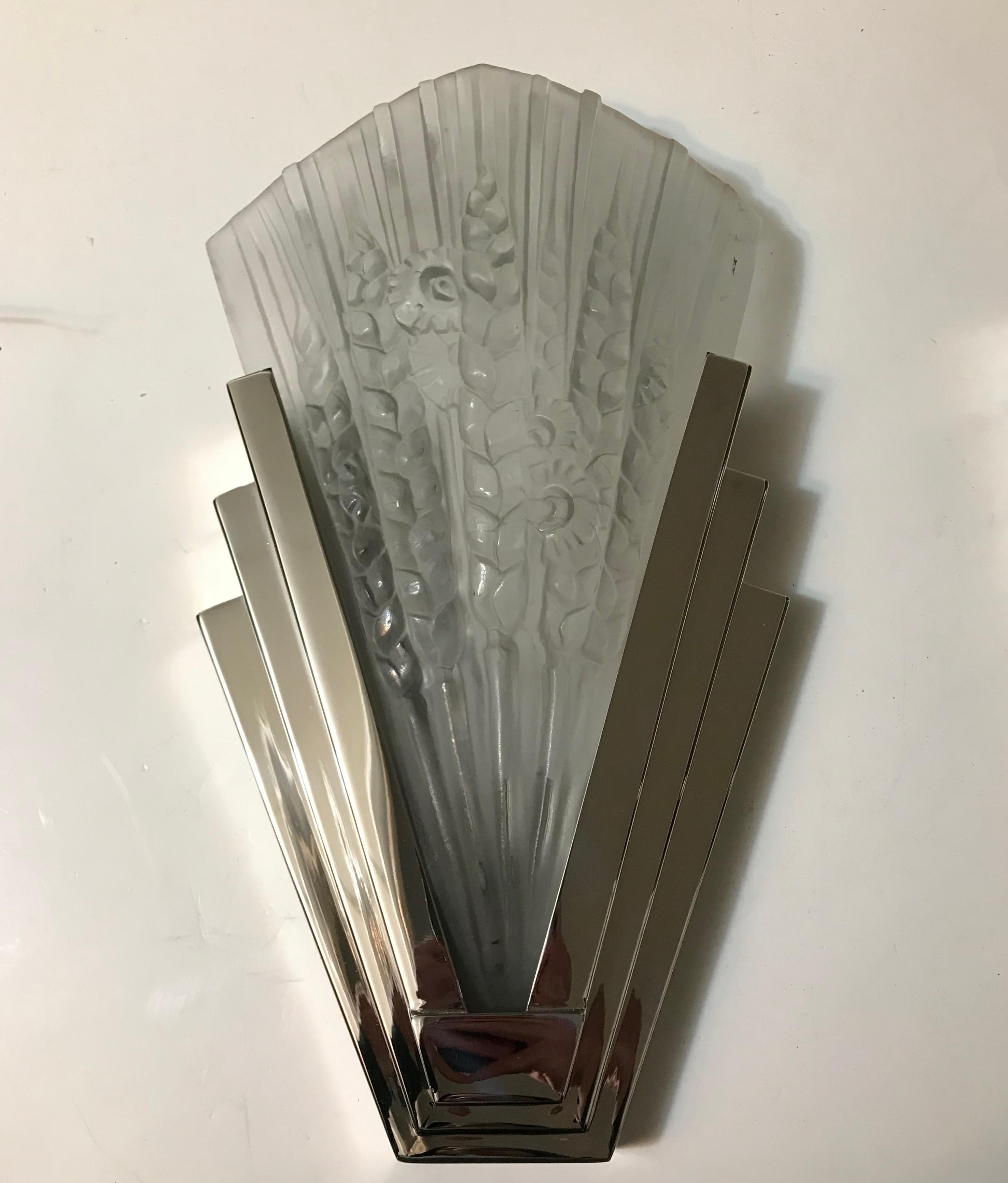 Pair of French Art Deco Skyscraper Floral Sconces In Good Condition For Sale In North Bergen, NJ