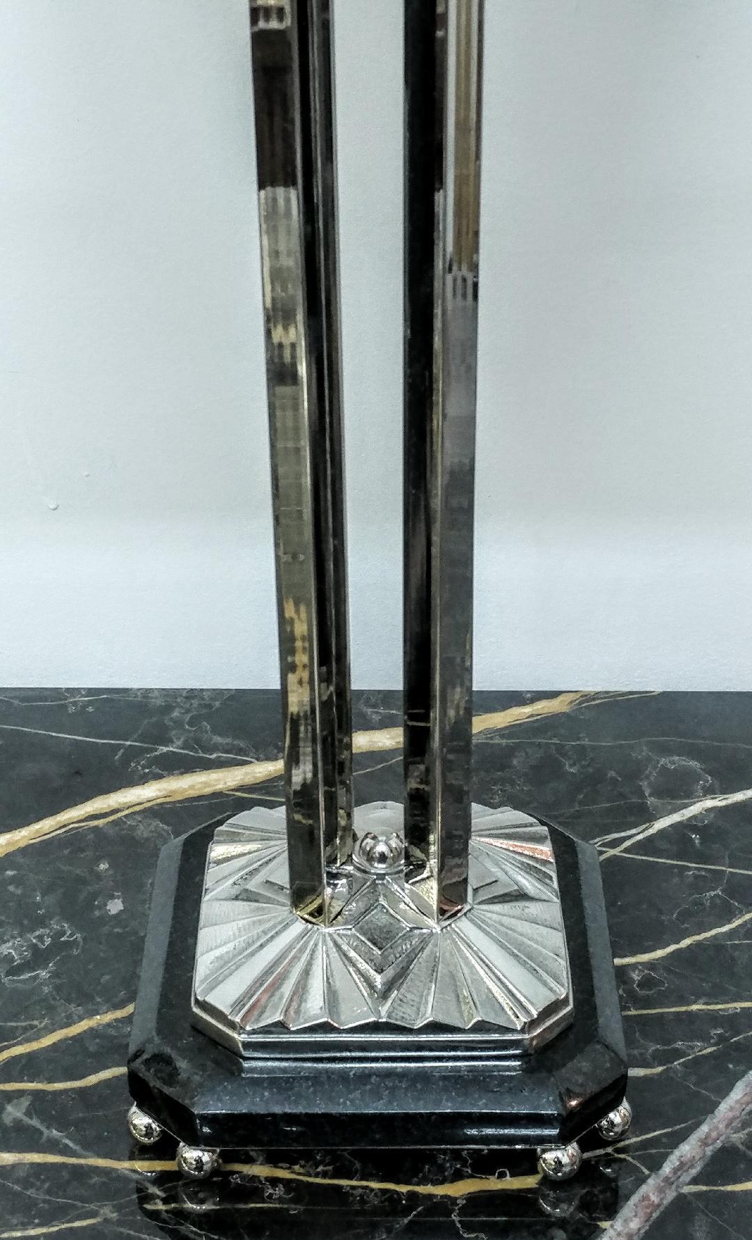 Bronze Paire de lampes de bureau Art Déco françaises par E.J.G  (paire disponible) en vente