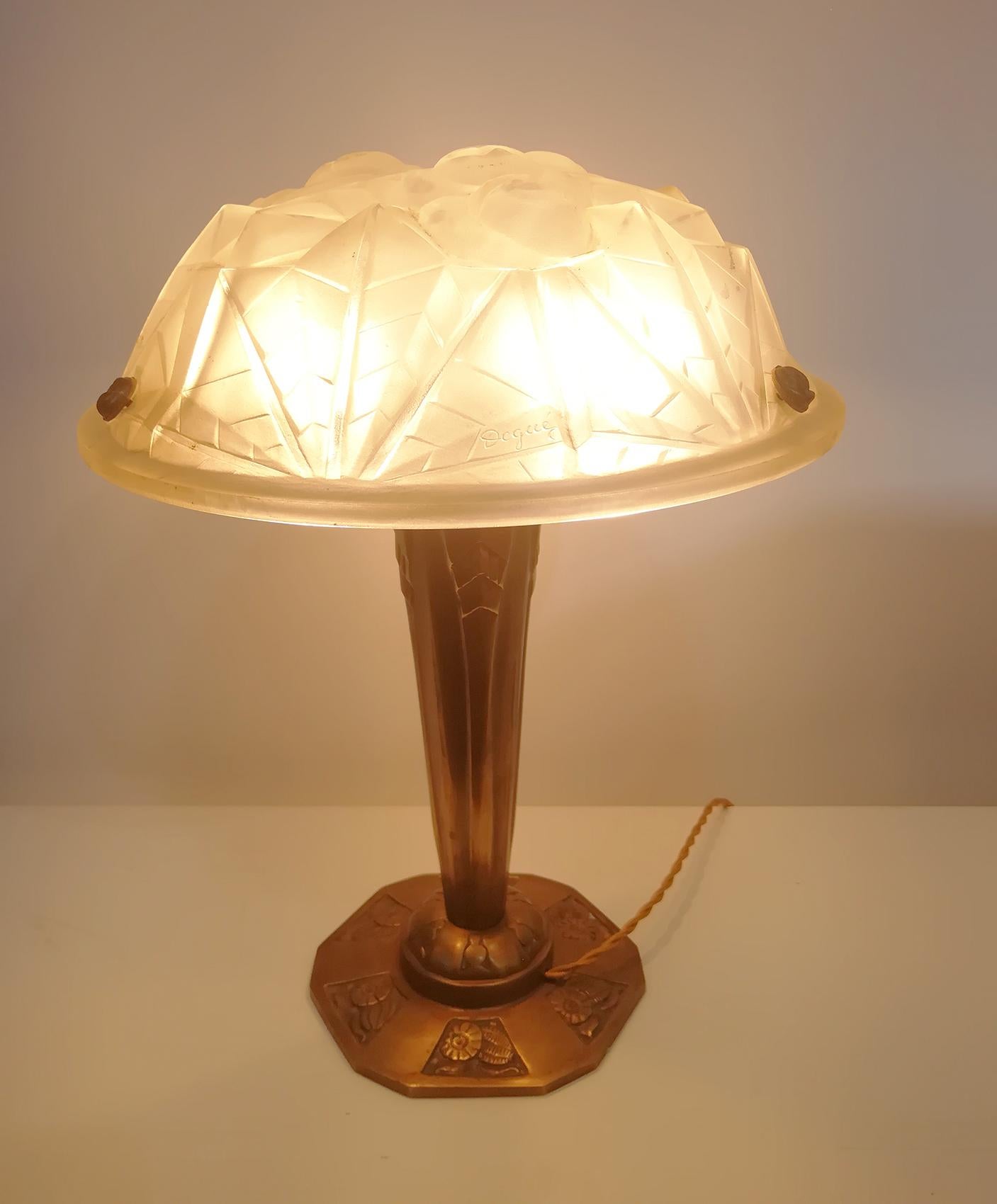 Frosted Pair of French Art Deco Table Lamp Signed “Degué” For Sale
