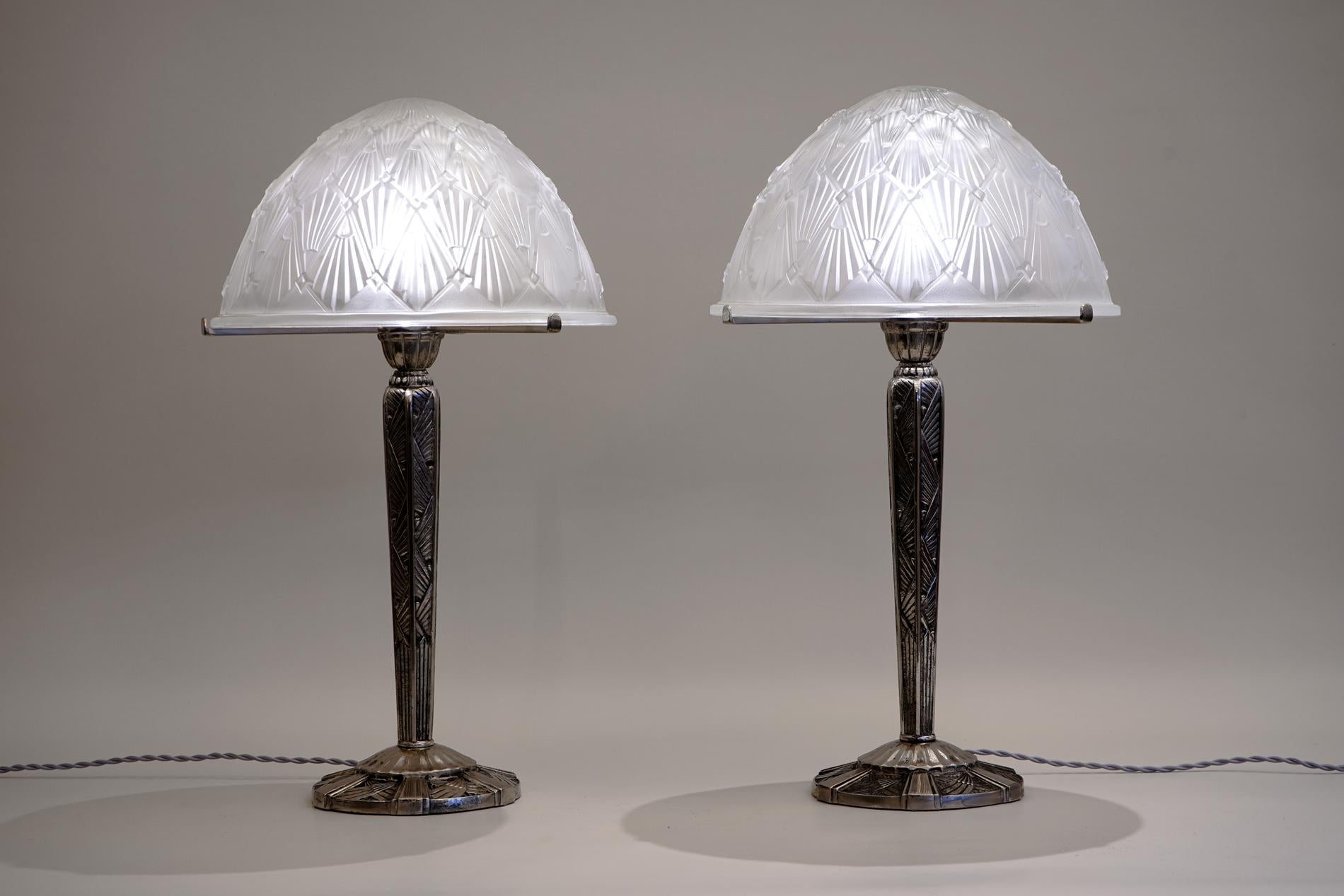 Français Paire de lampes de table Art déco françaises par Hettier & Vincent en vente