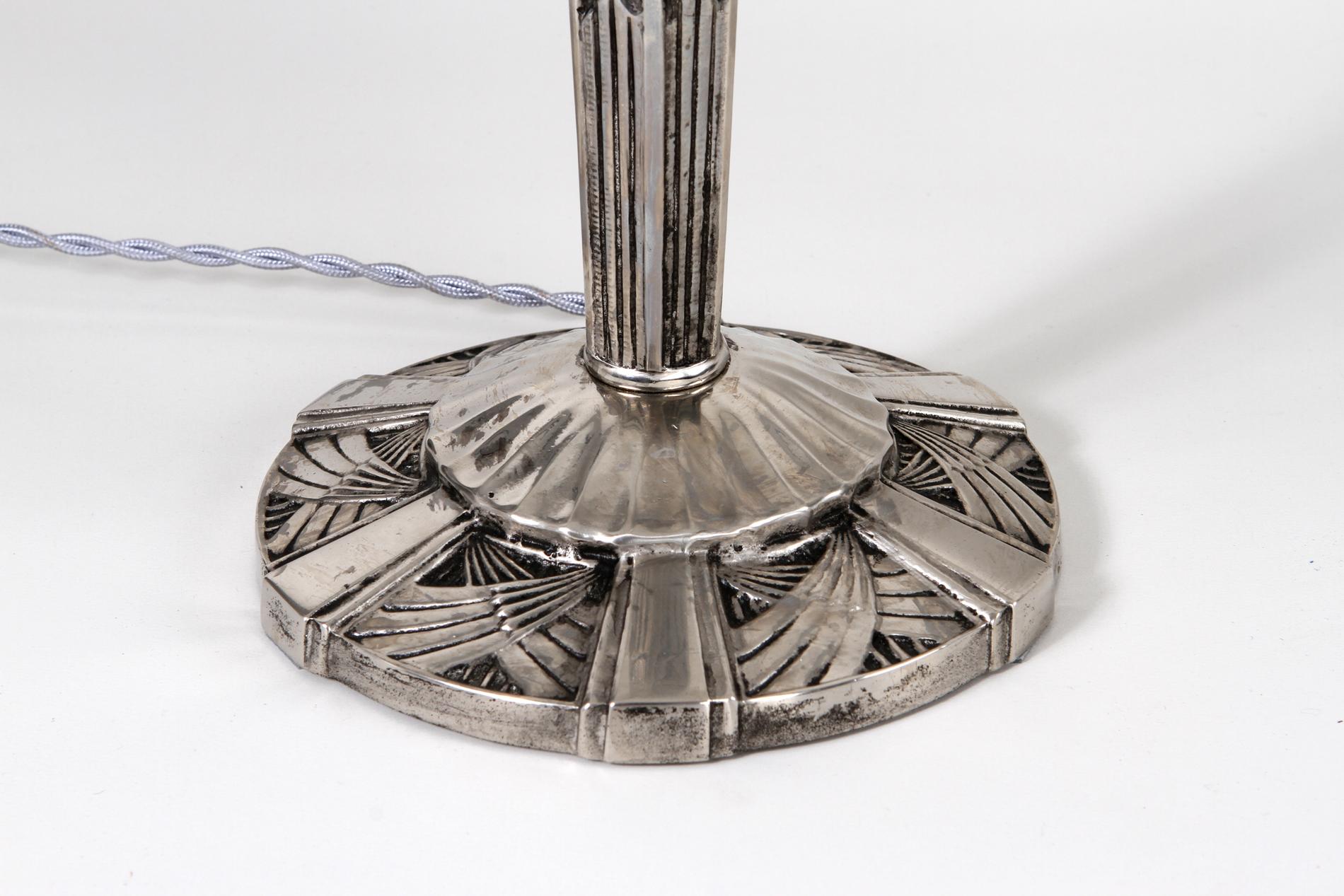 Bronze Paire de lampes de table Art déco françaises par Hettier & Vincent en vente