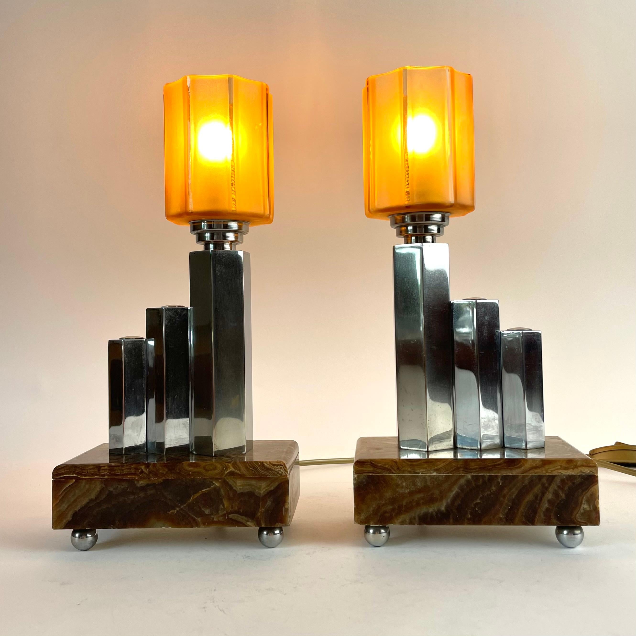 
Pair of French Art Deco Table Lamps in Onyx, Chrome & Frosted Glass, 1930s

Striking pair of French table lamps from the 1930s in a bold and architectural Art Deco design. Crafted in a sophisticated combination of polished chrome and richly