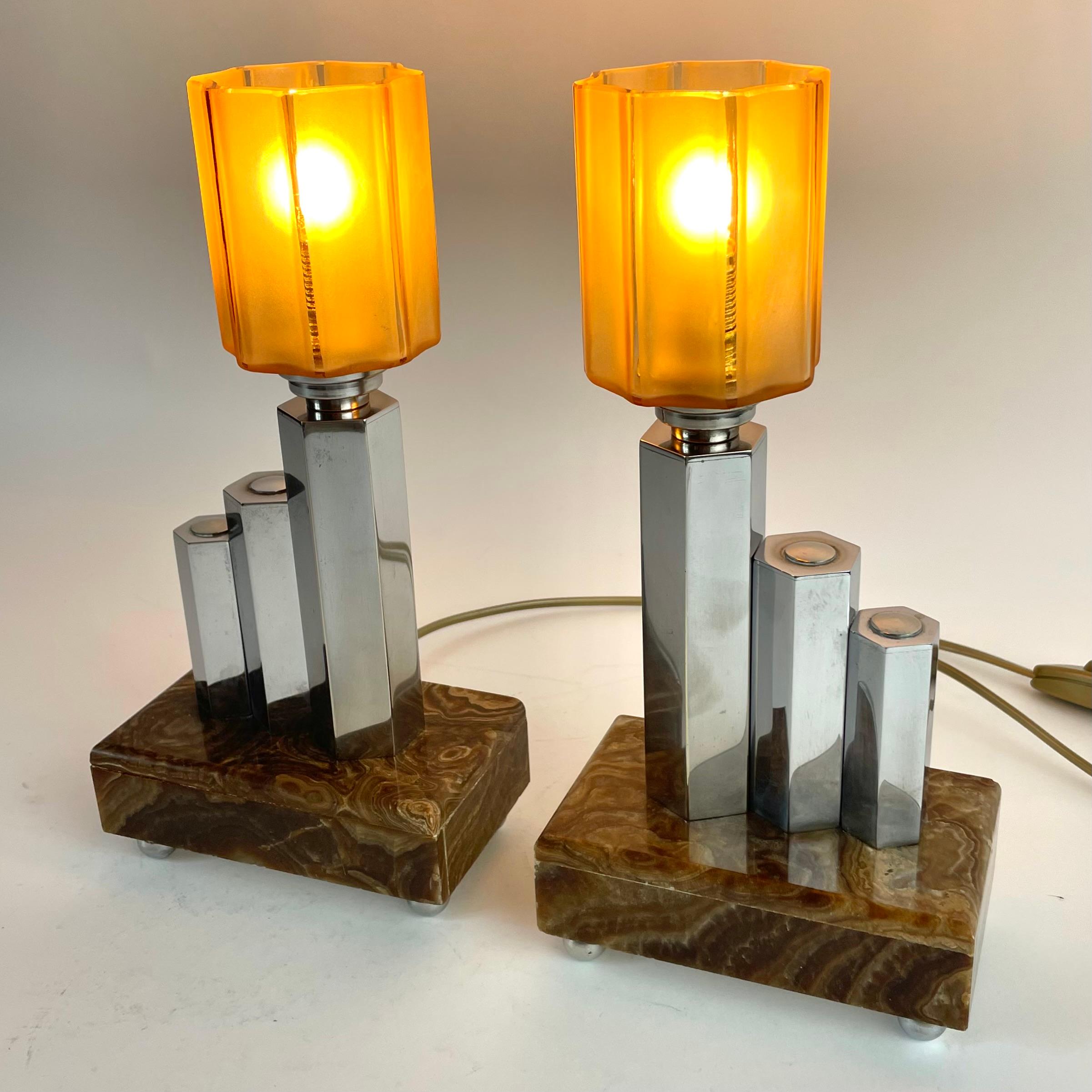 Mid-20th Century Pair of French Art Deco Table Lamps in Onyx, Chrome & Frosted Glass, 1930s For Sale