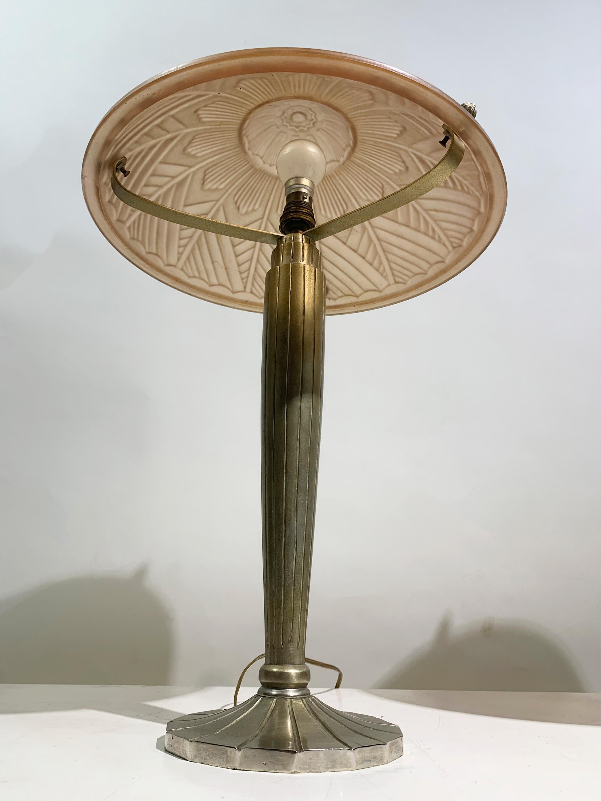 Pair of French Art Deco Table Lamps in Pink Press-molded Glass, Circa 1930 For Sale 6