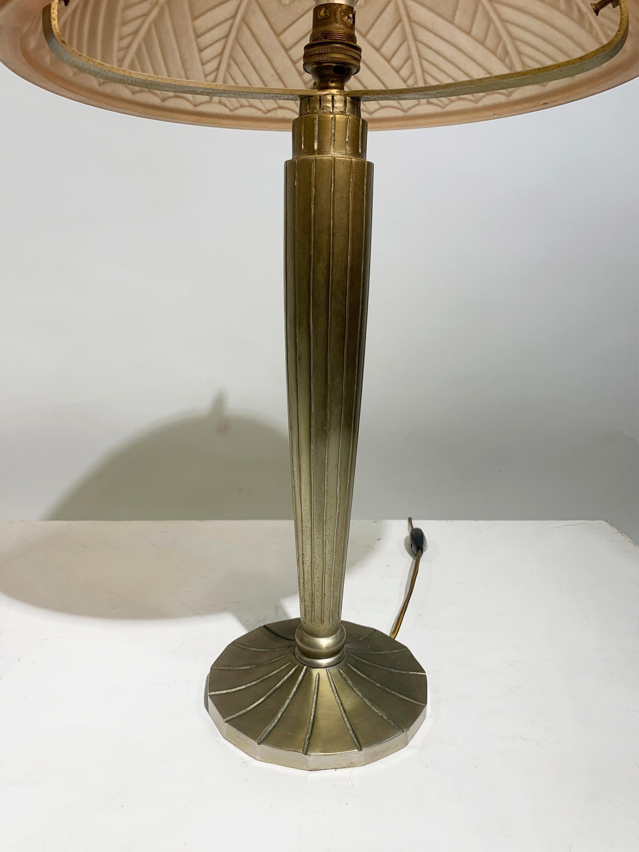 Pair of French Art Deco Table Lamps in Pink Press-molded Glass, Circa 1930 For Sale 9