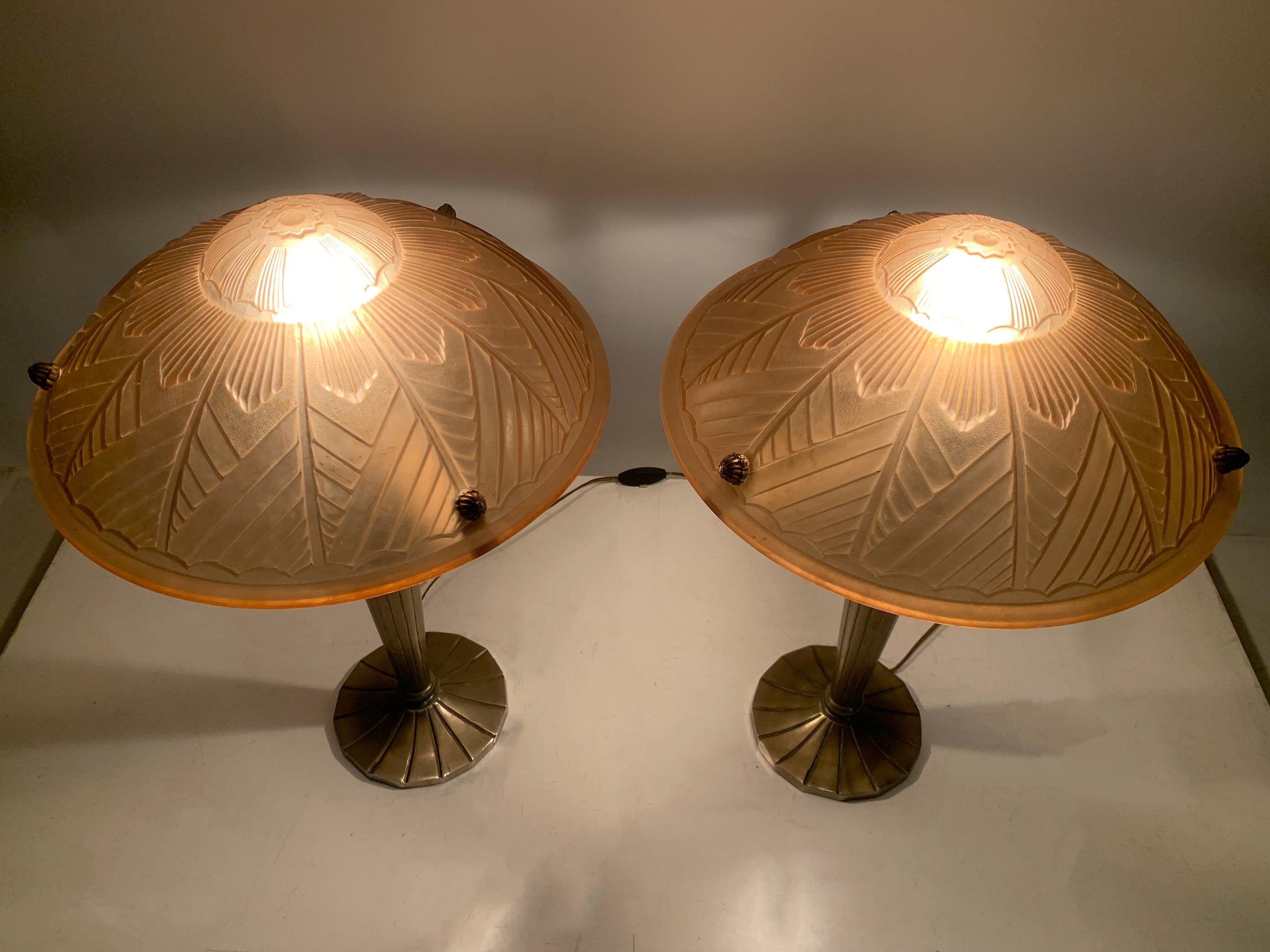 Pair of French Art Deco Table Lamps in Pink Press-molded Glass, Circa 1930 For Sale 11