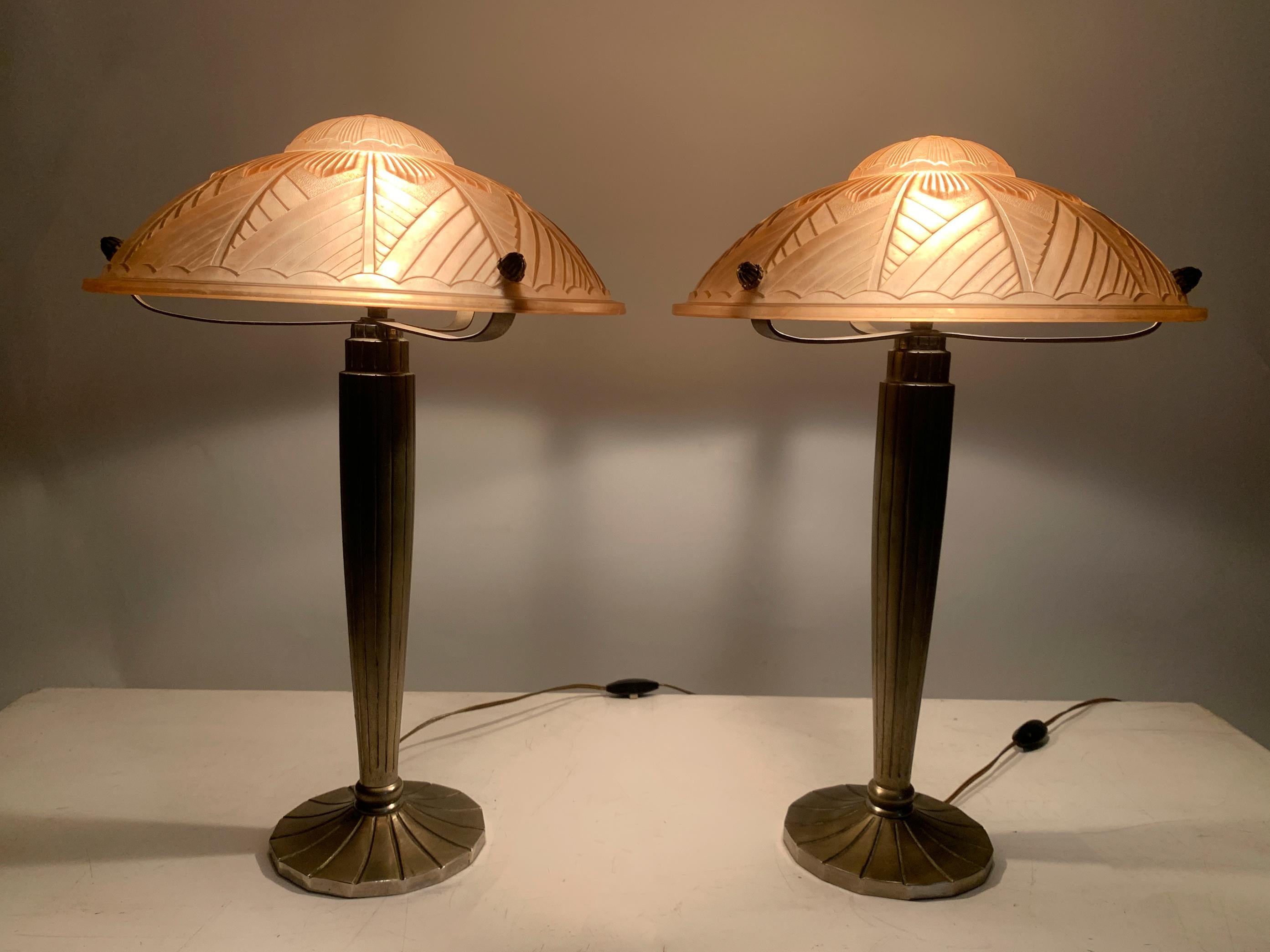 Pair of French Art Deco Table Lamps in Pink Press-molded Glass, Circa 1930 For Sale 12